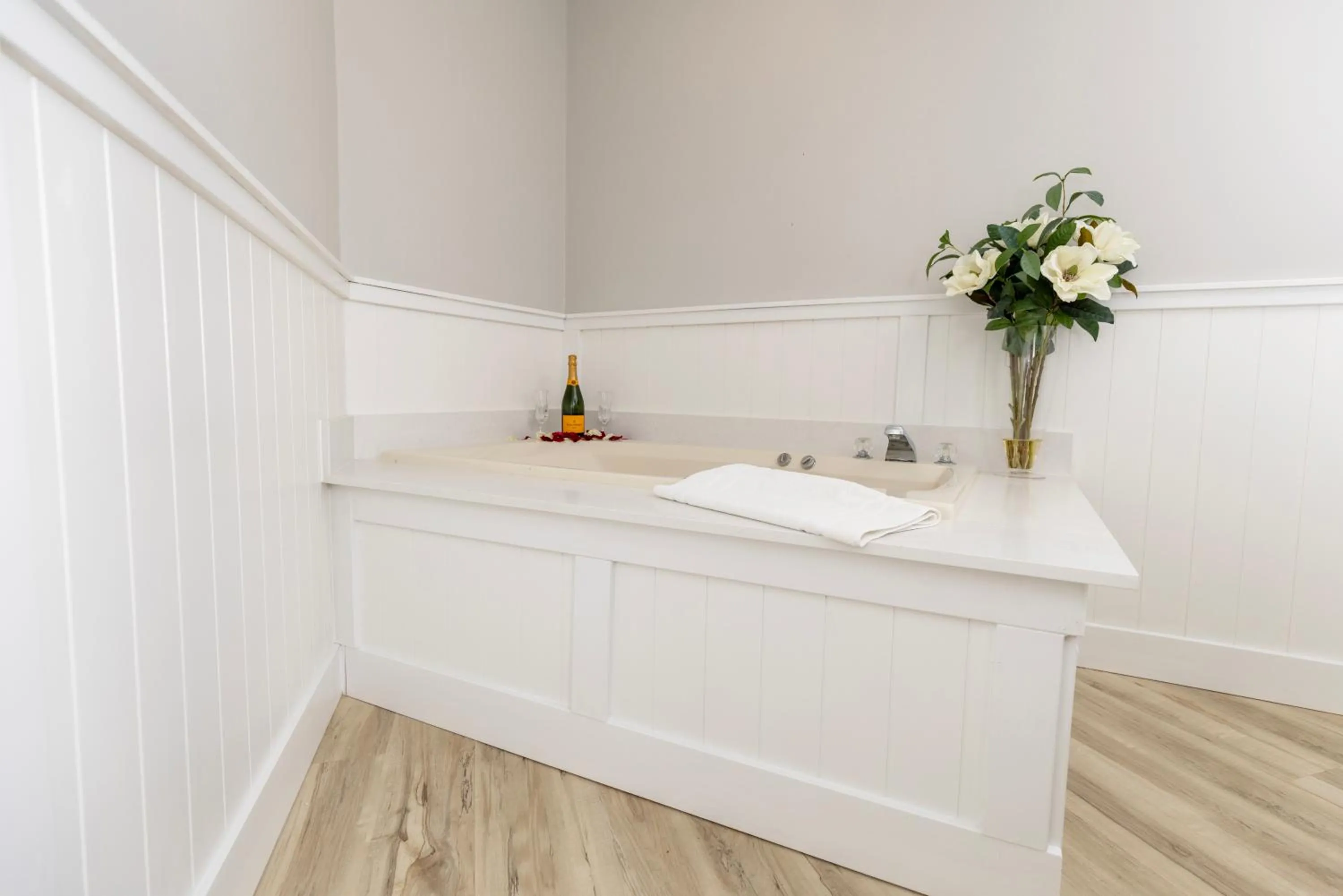 Hot Tub in Brandywine River Hotel