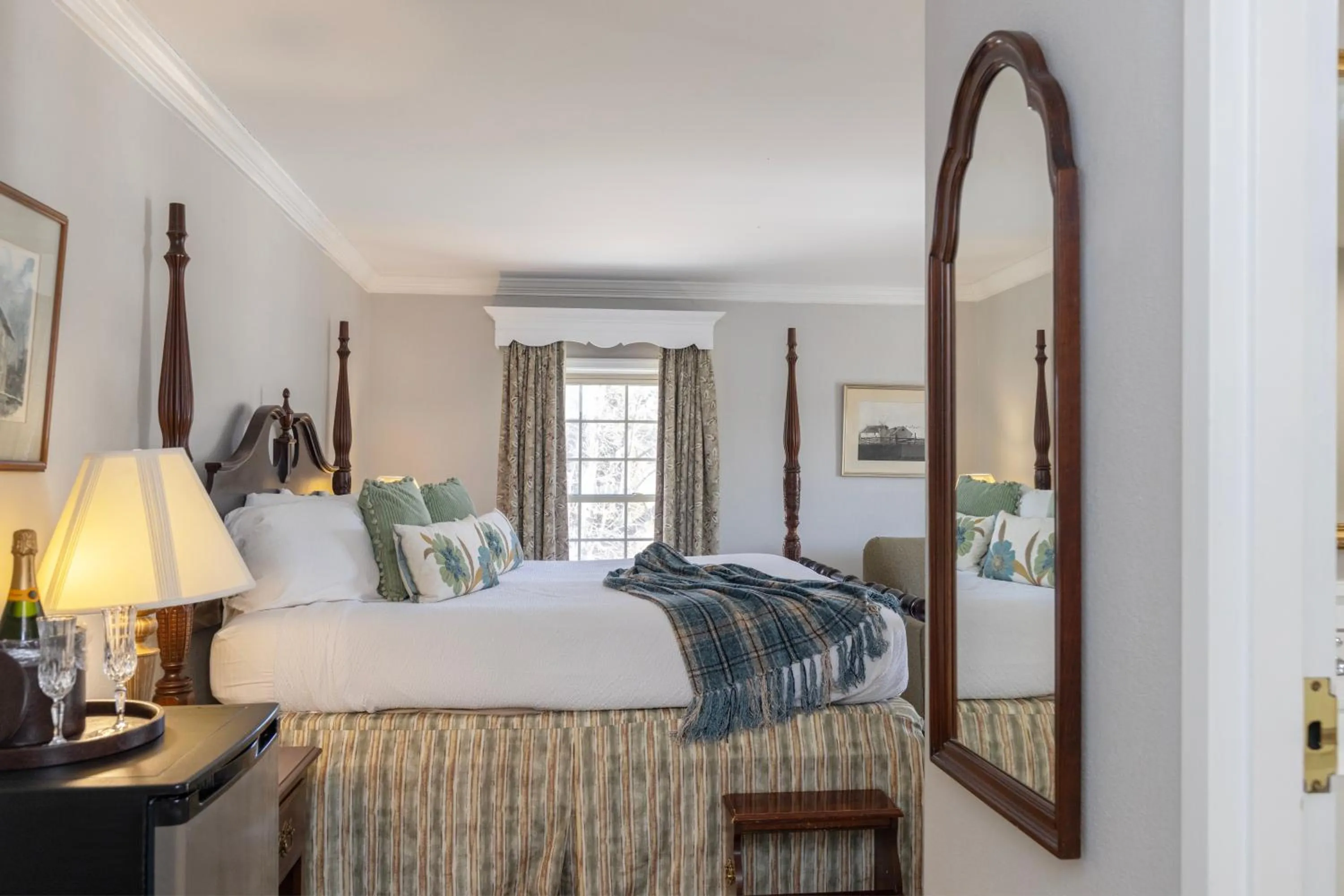 Photo of the whole room, Bed in Brandywine River Hotel