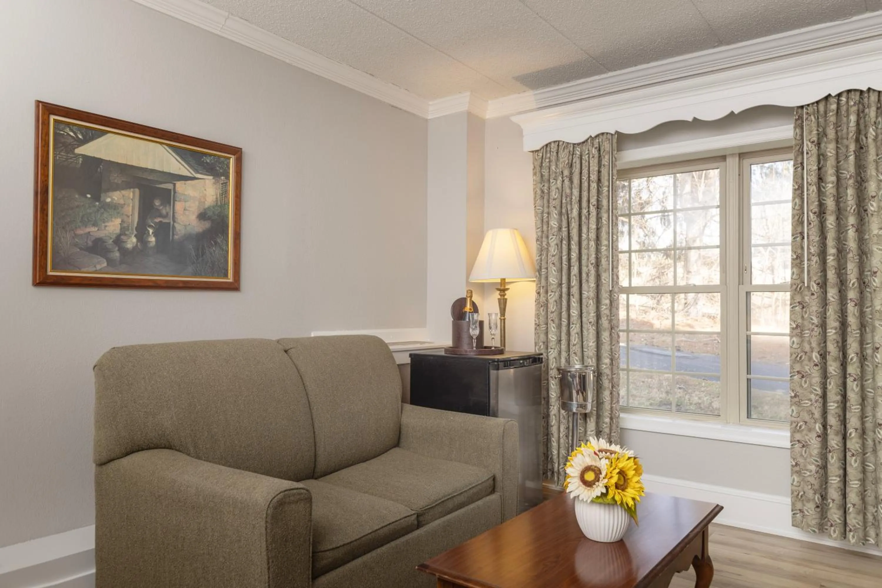 Living room in Brandywine River Hotel