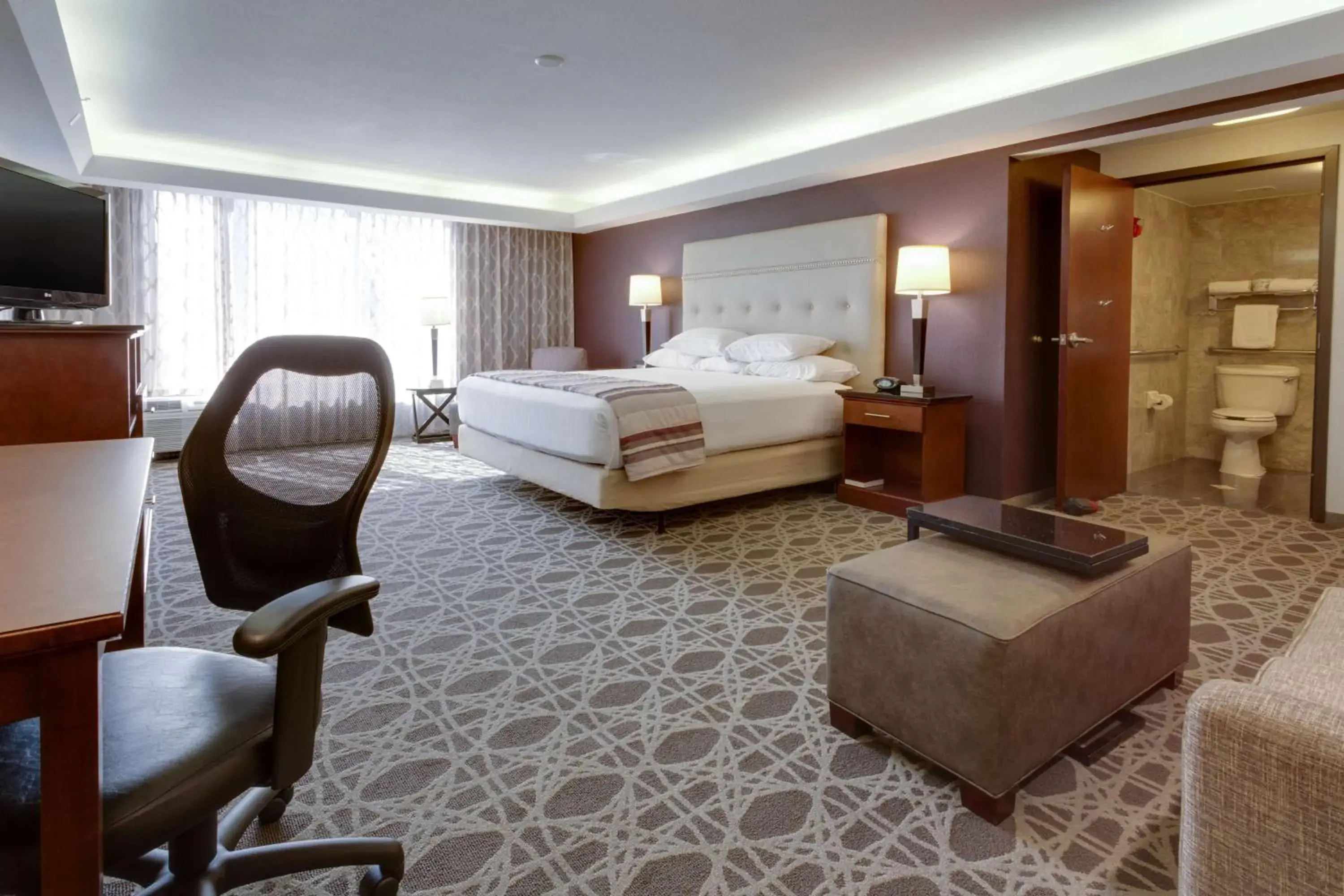 Deluxe King Room with Sofa Bed in Drury Inn & Suites Overland Park Deluxe King Room with Sofa Bed in Drury Inn & Suites Overland Park