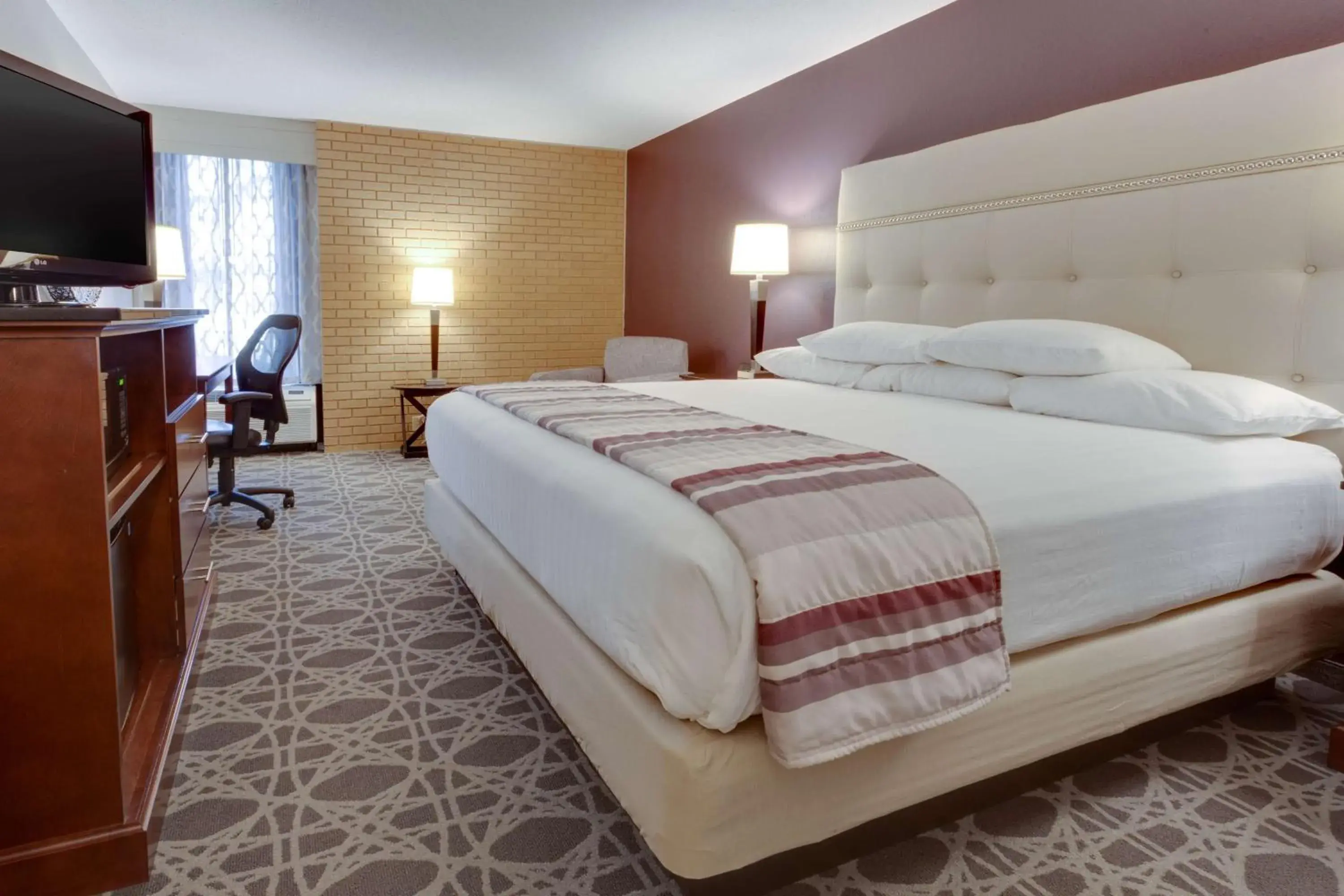 Deluxe King Room - Accessible, Roll-in Shower in Drury Inn & Suites Overland Park Deluxe King Room - Accessible, Roll-in Shower in Drury Inn & Suites Overland Park