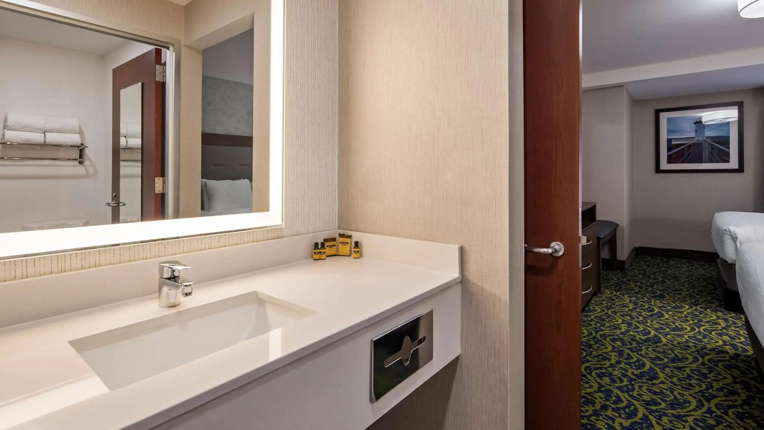 Bathroom, Bed in Best Western Plus Portsmouth Hotel & Suites Bathroom, Bed in Best Western Plus Portsmouth Hotel & Suites