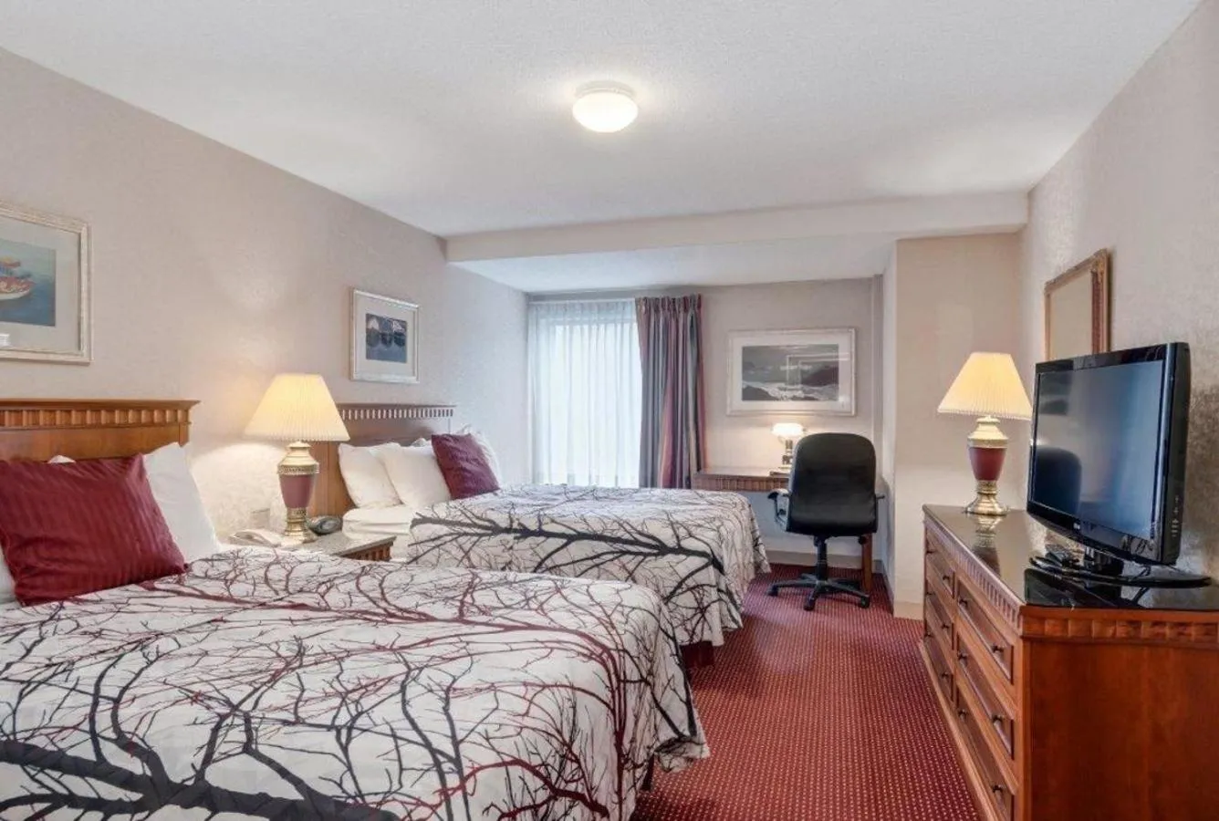 Photo of the whole room, Bed in Best Western Plus Portsmouth Hotel & Suites