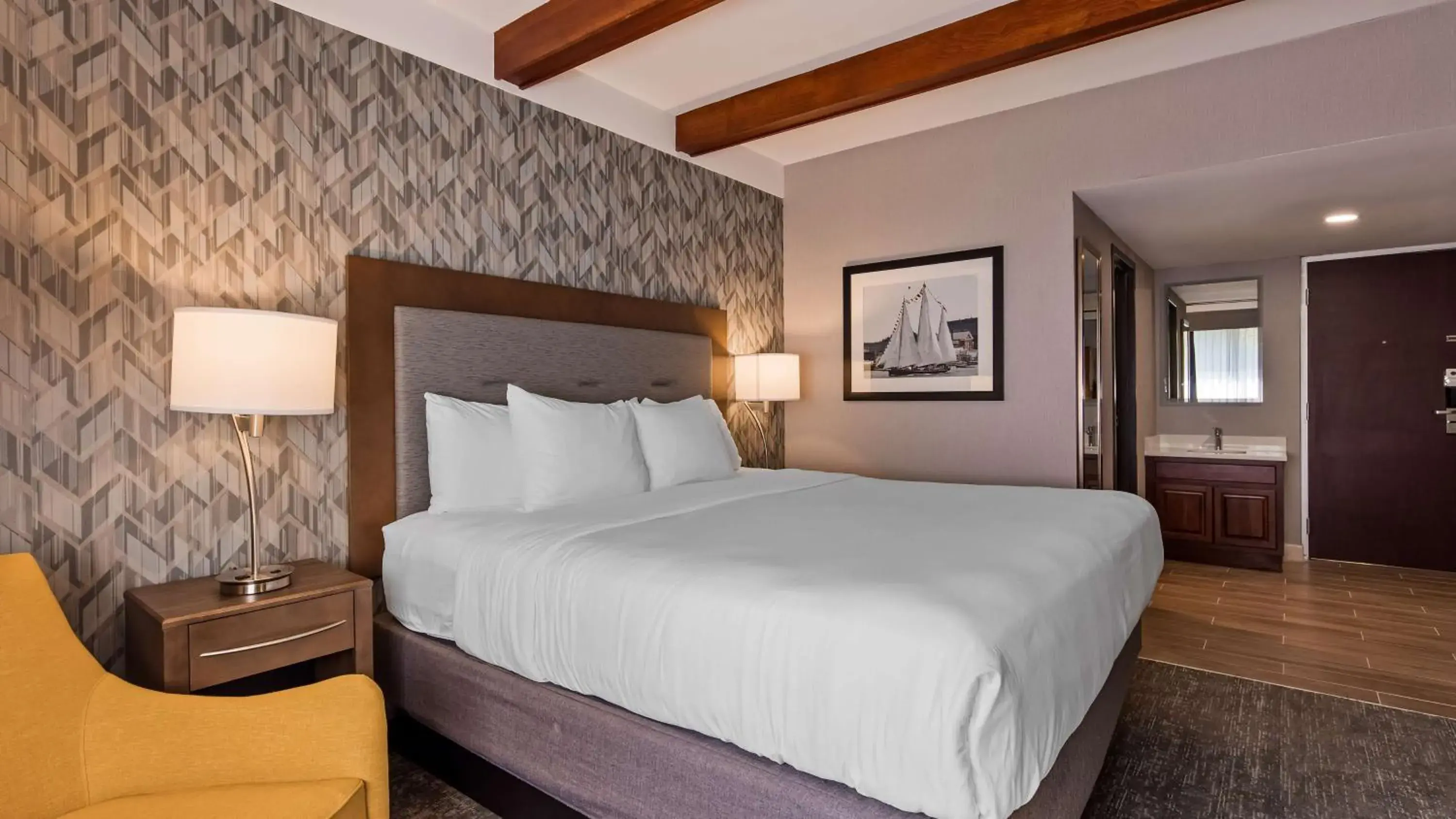 Photo of the whole room, Bed in Best Western Plus Portsmouth Hotel & Suites Photo of the whole room, Bed in Best Western Plus Portsmouth Hotel & Suites