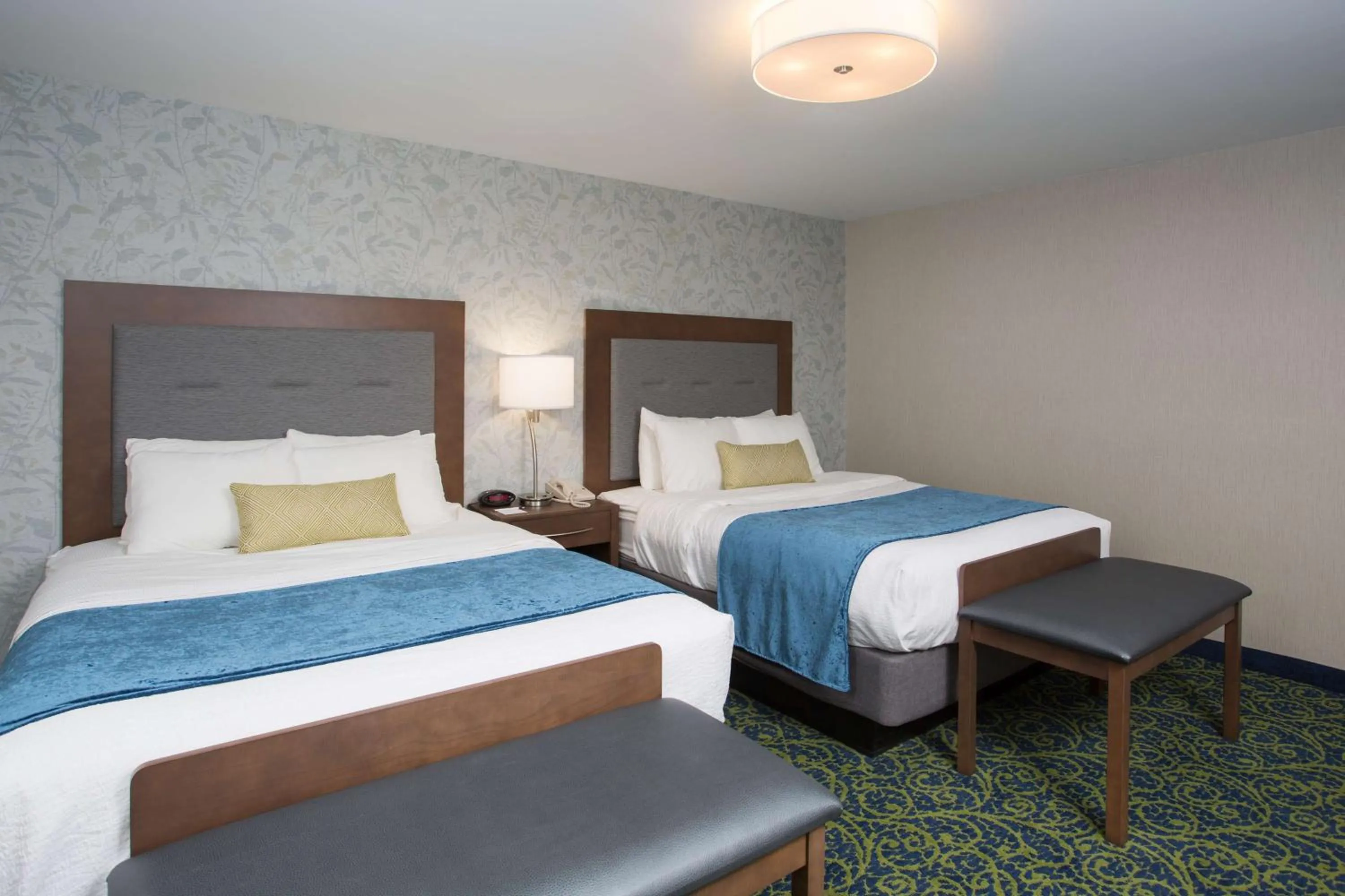 Photo of the whole room, Bed in Best Western Plus Portsmouth Hotel & Suites