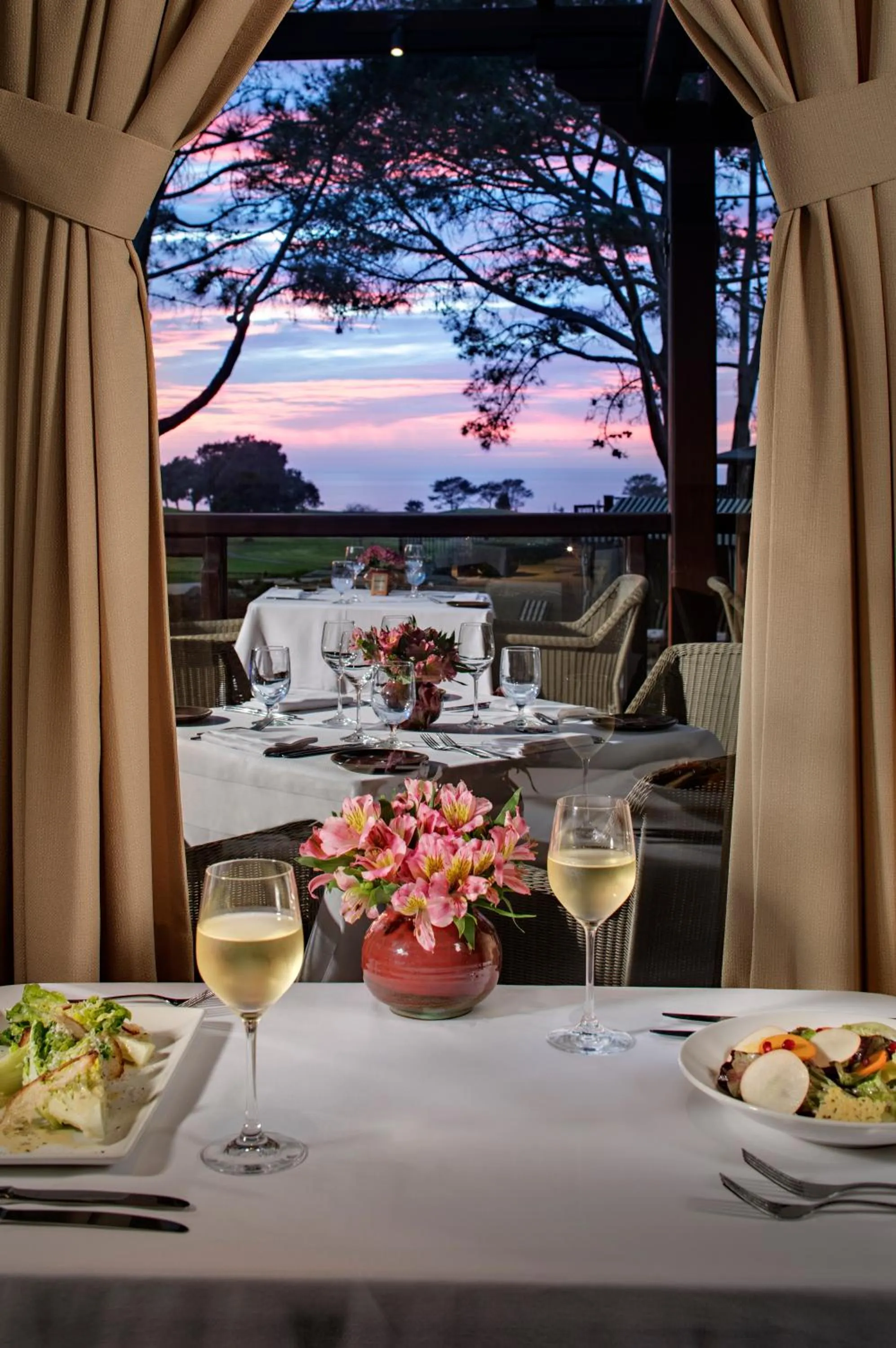 Restaurant/places to eat in The Lodge at Torrey Pines