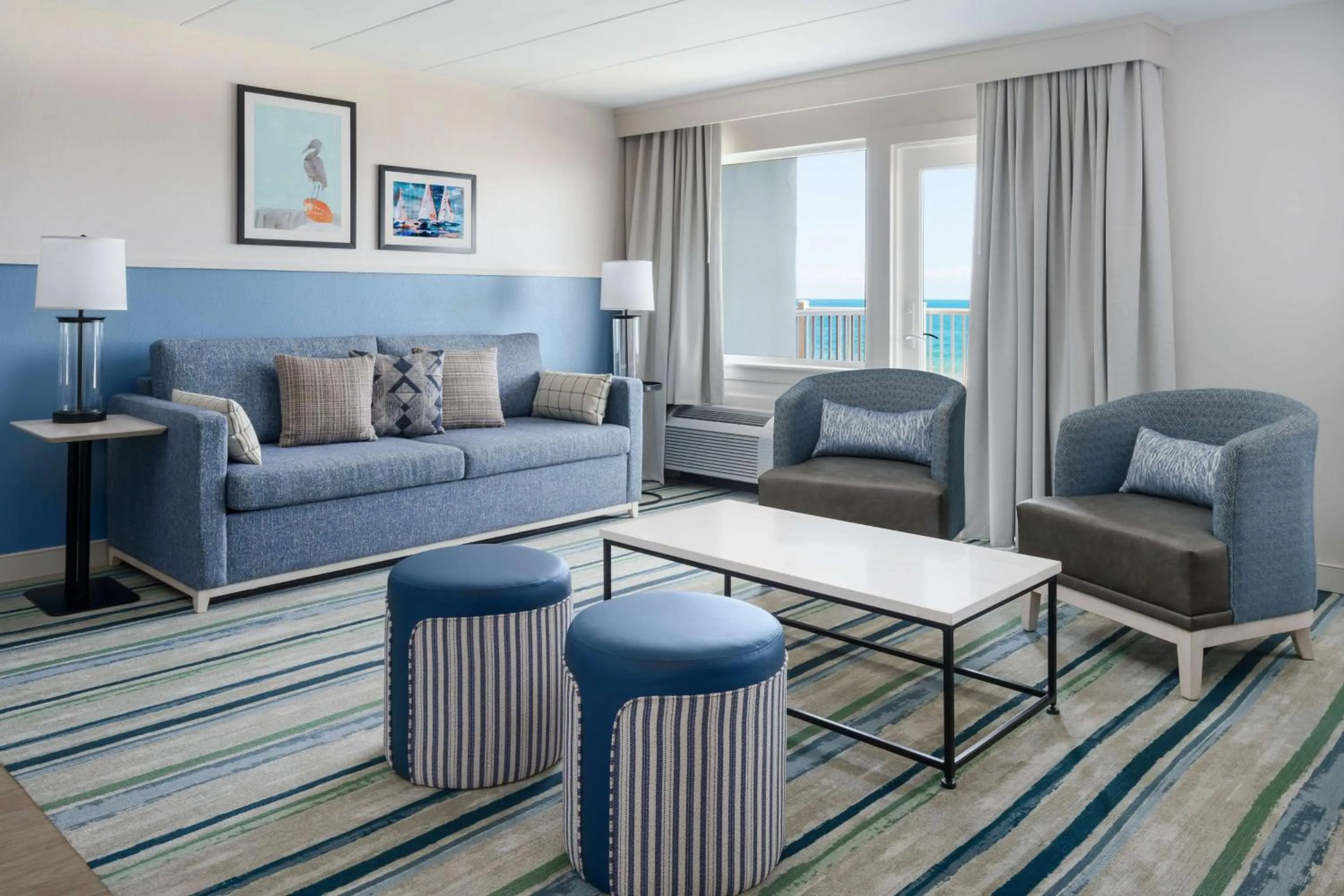 Living room in Hilton Garden Inn Ocean City Oceanfront