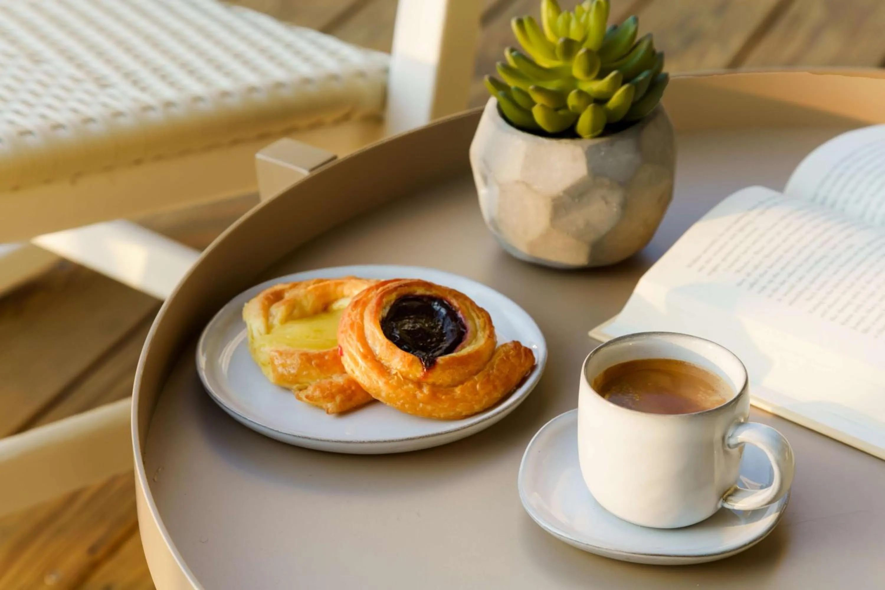 Dining area in Hilton Garden Inn Ocean City Oceanfront