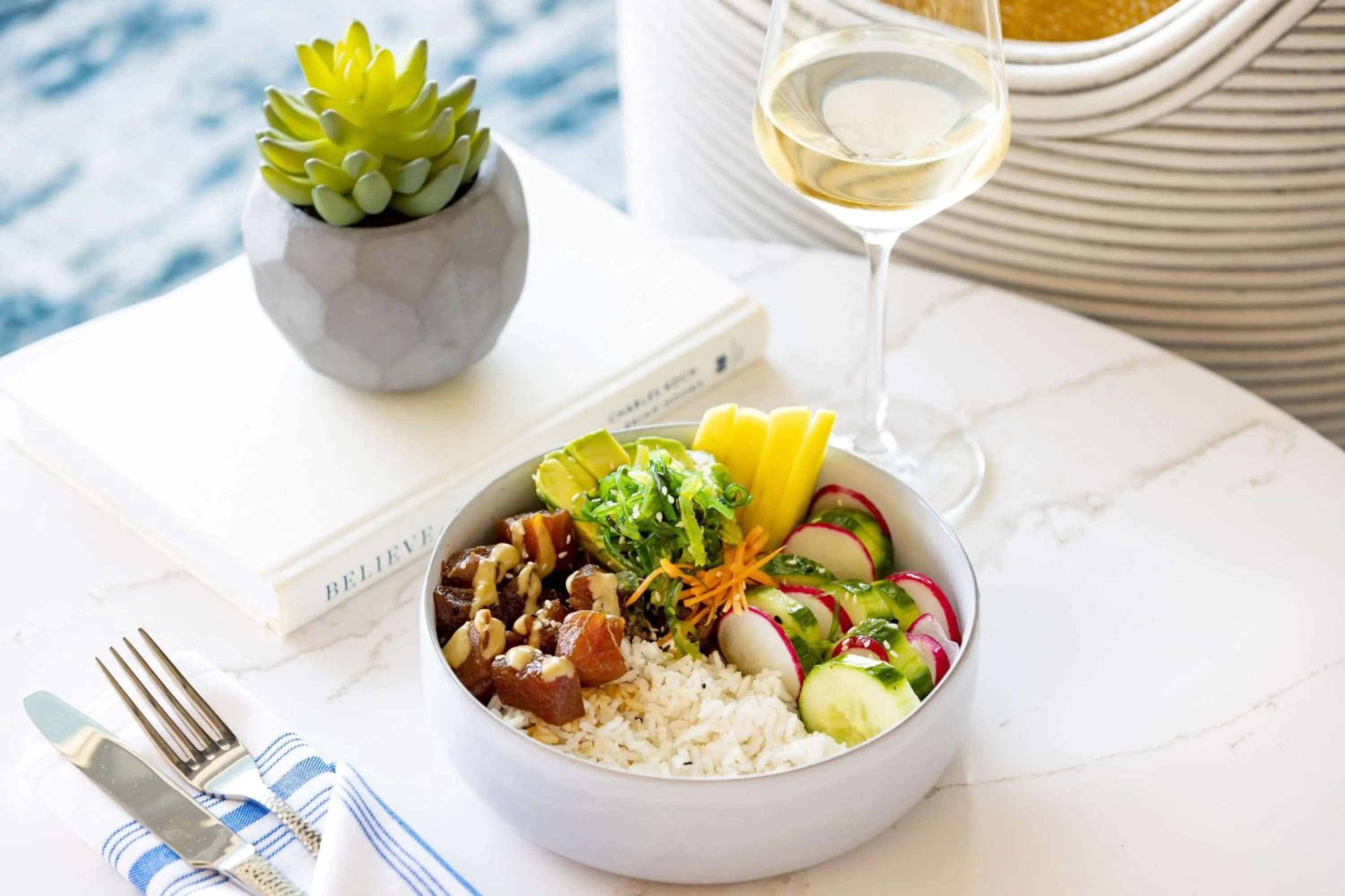 Dining area in Hilton Garden Inn Ocean City Oceanfront