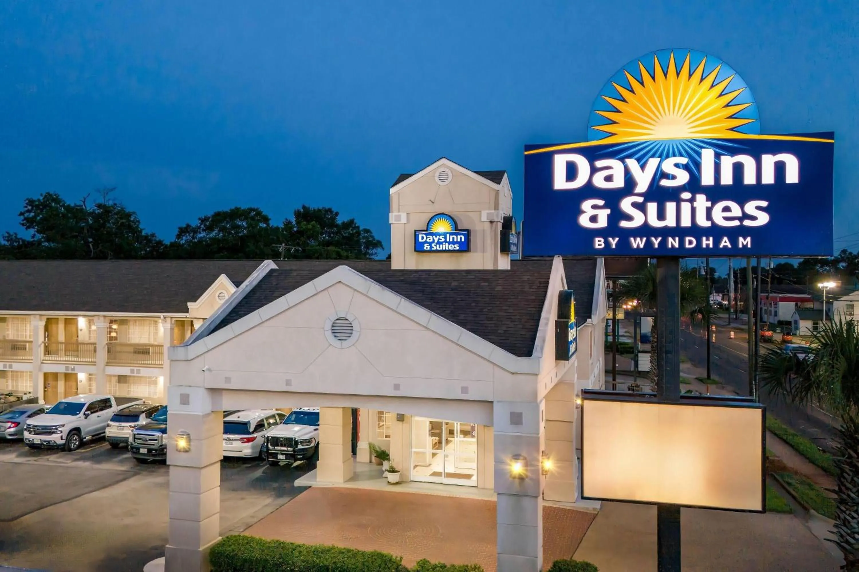 Property building in Days Inn by Wyndham Nacogdoches/SFA University/Downtown