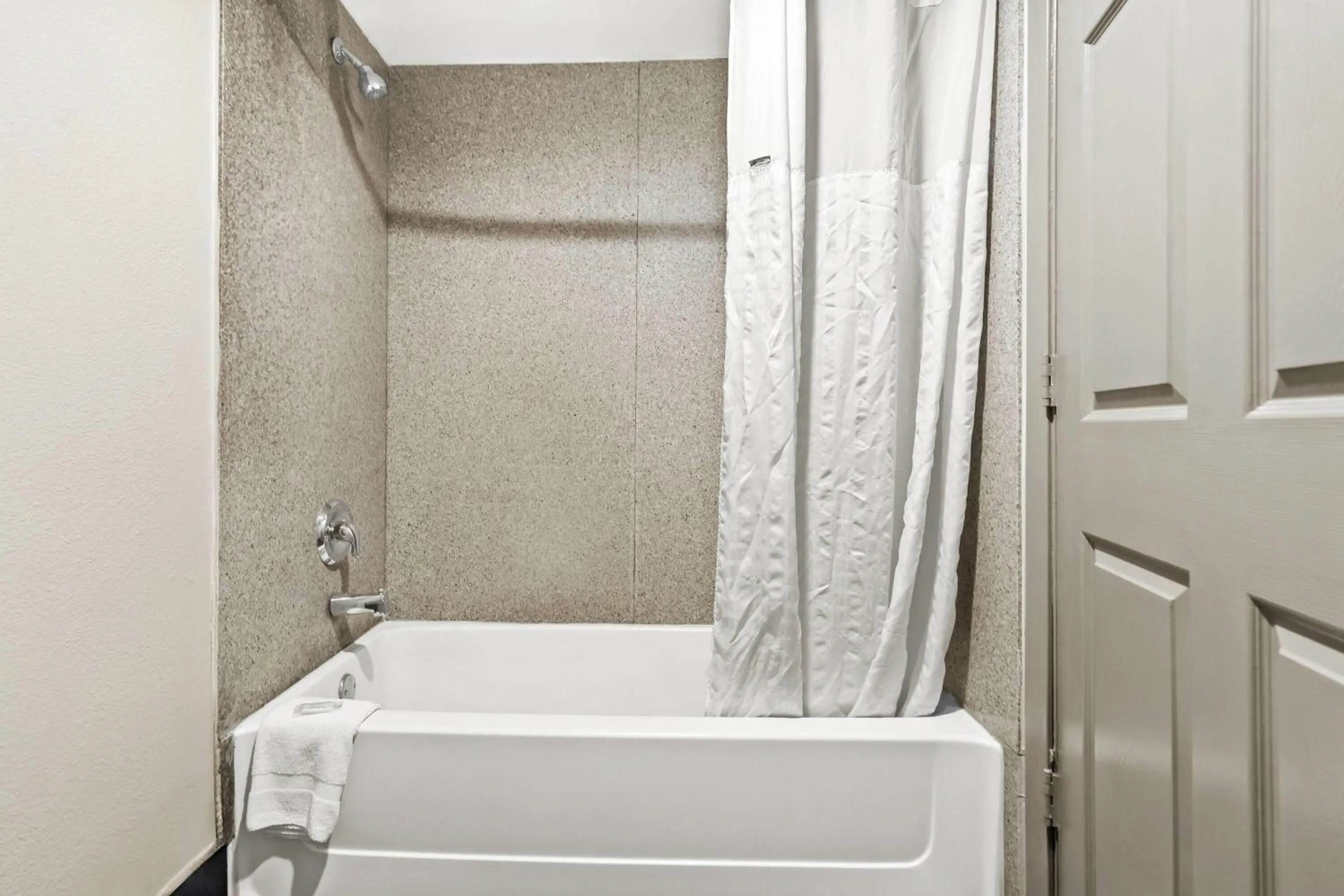 Bathroom in Days Inn by Wyndham Nacogdoches/SFA University/Downtown