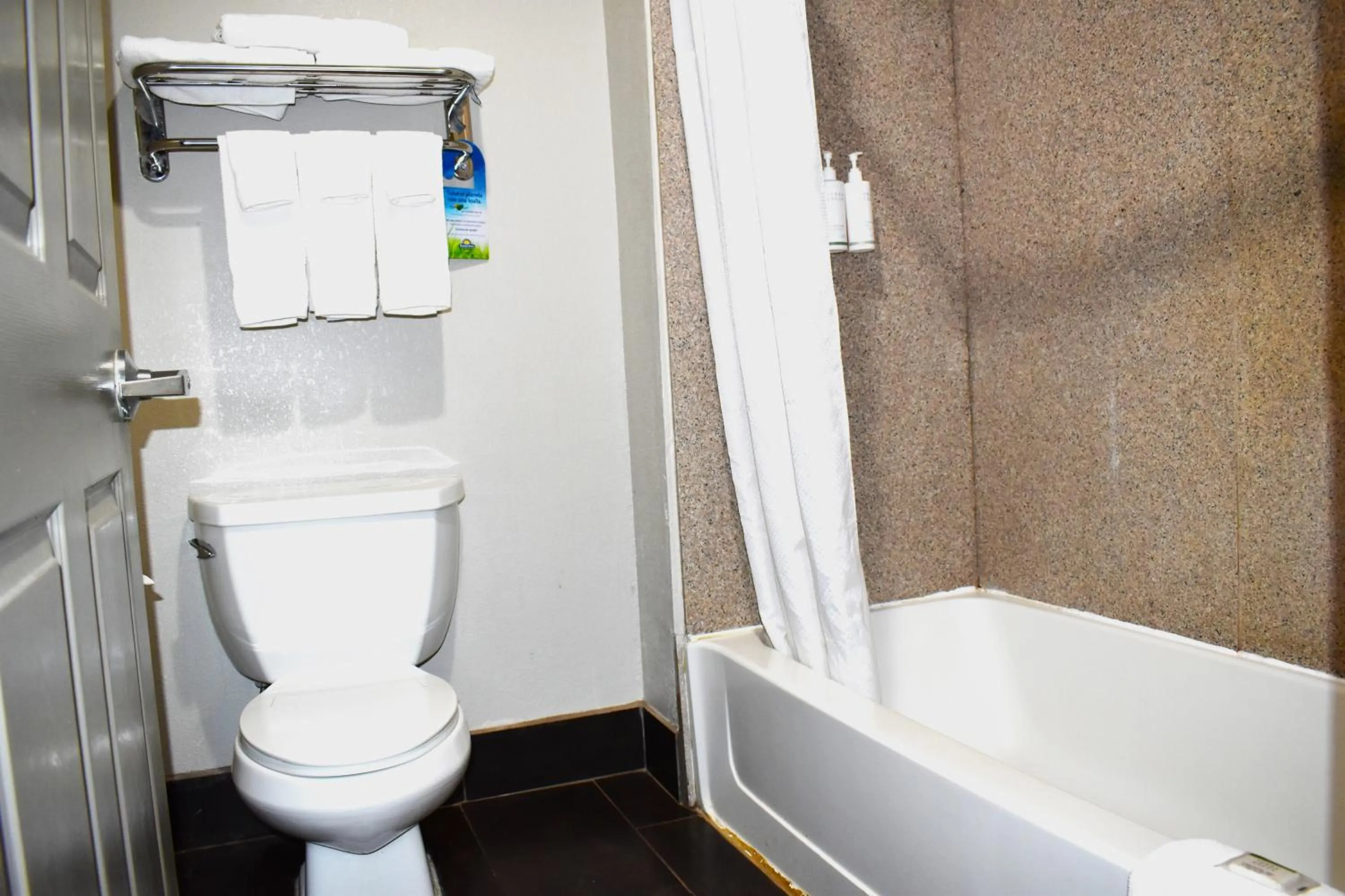 Bathroom in Days Inn by Wyndham Nacogdoches/SFA University/Downtown