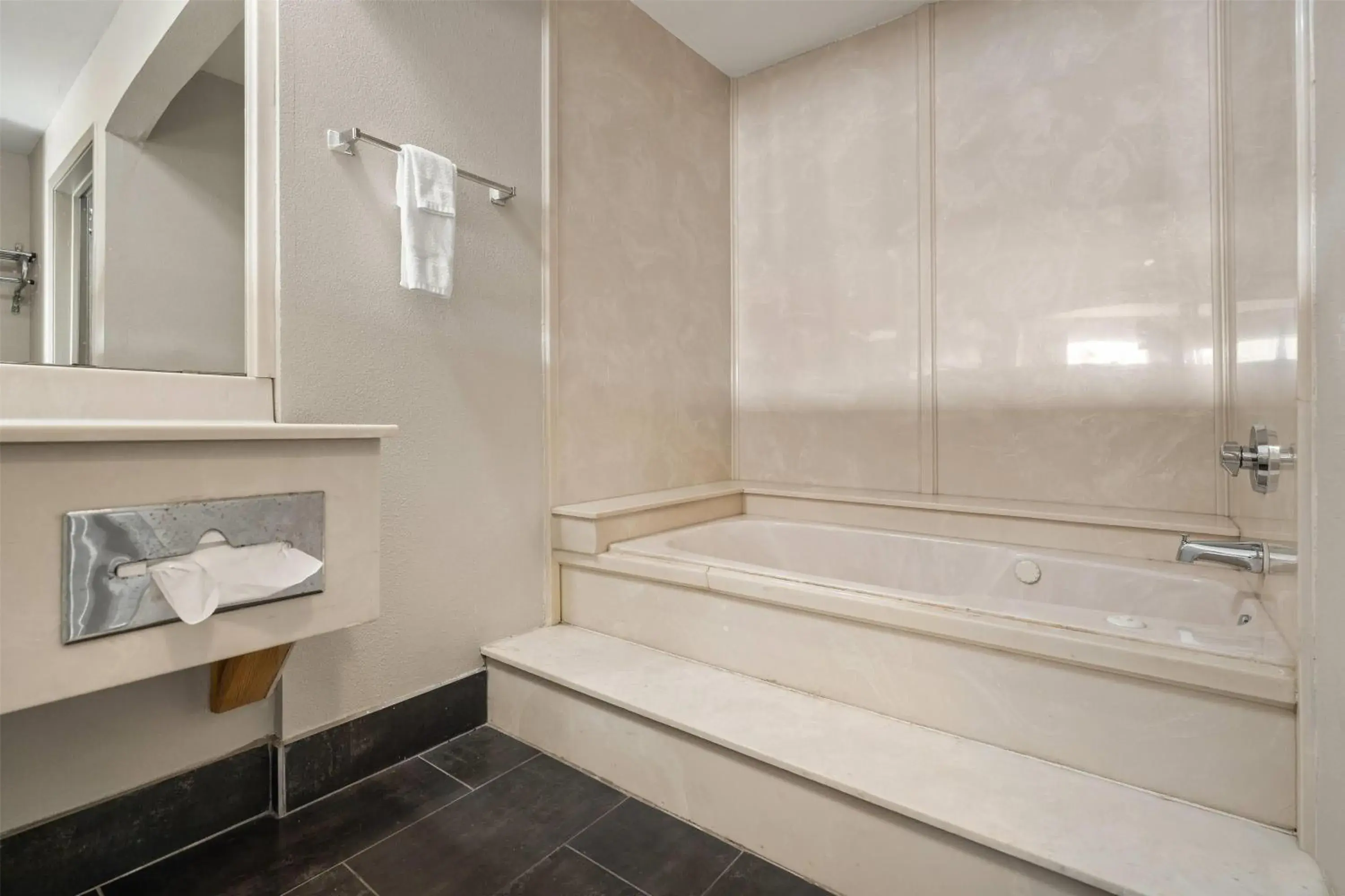 Bathroom in Days Inn by Wyndham Nacogdoches/SFA University/Downtown Bathroom in Days Inn by Wyndham Nacogdoches/SFA University/Downtown