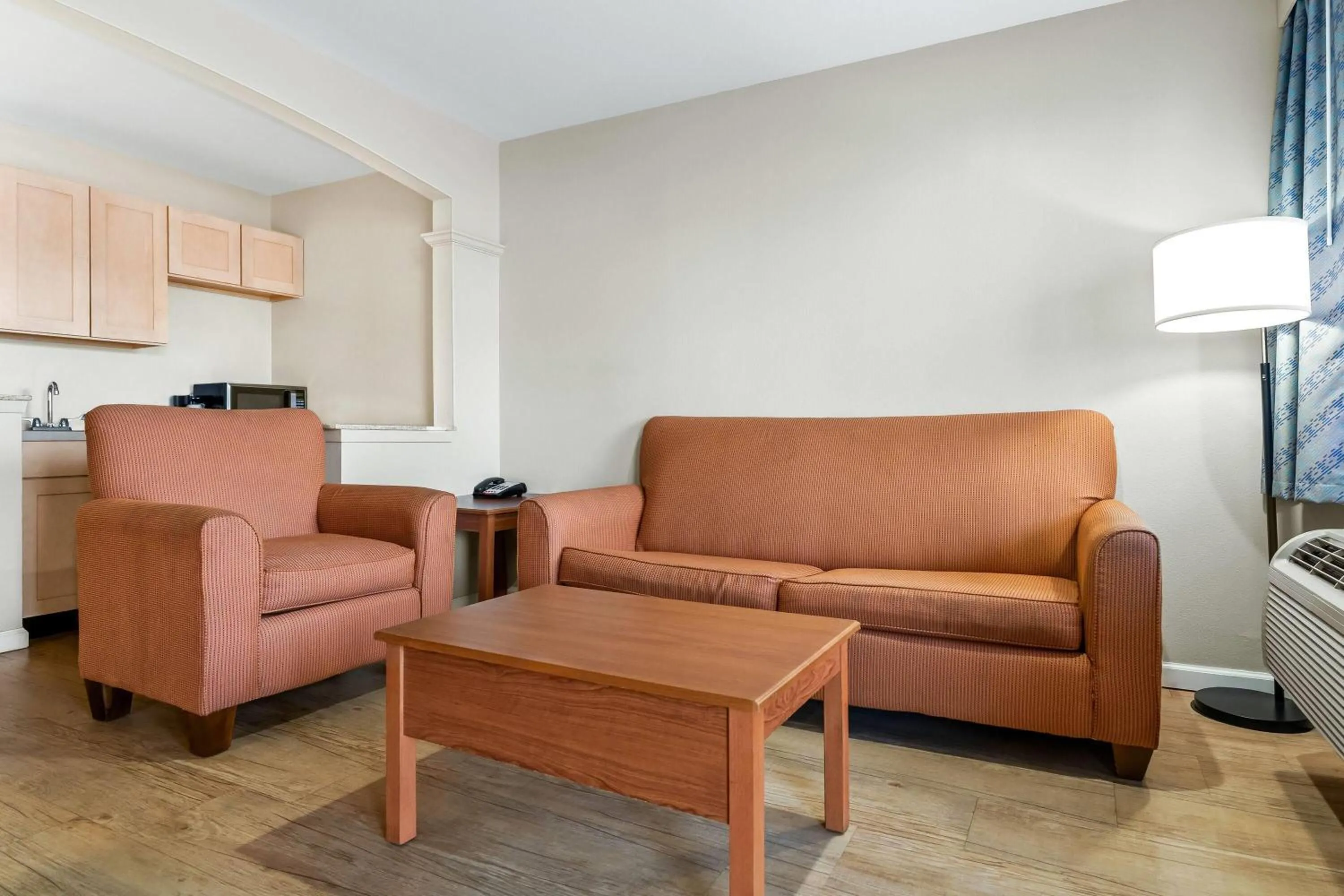 Living room in Days Inn by Wyndham Nacogdoches/SFA University/Downtown