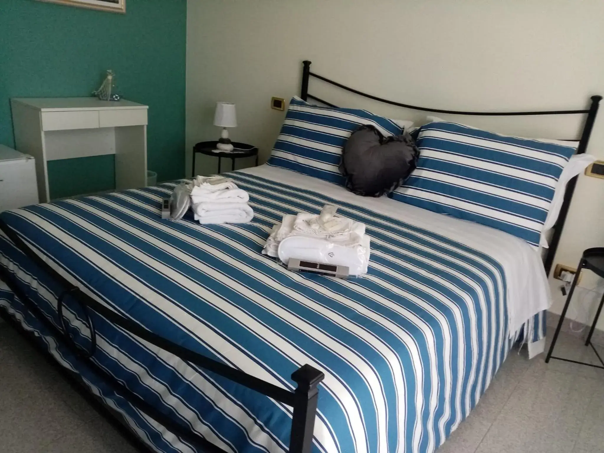 Triple Room with Private External Bathroom in Le stanze di Botticelli Triple Room with Private External Bathroom in Le stanze di Botticelli