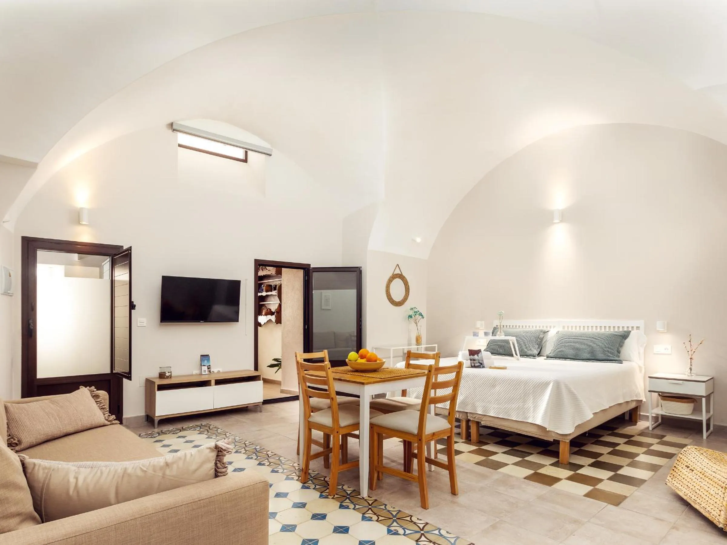 TV and multimedia, Bed in Apartamentos Plaza Mayor 35