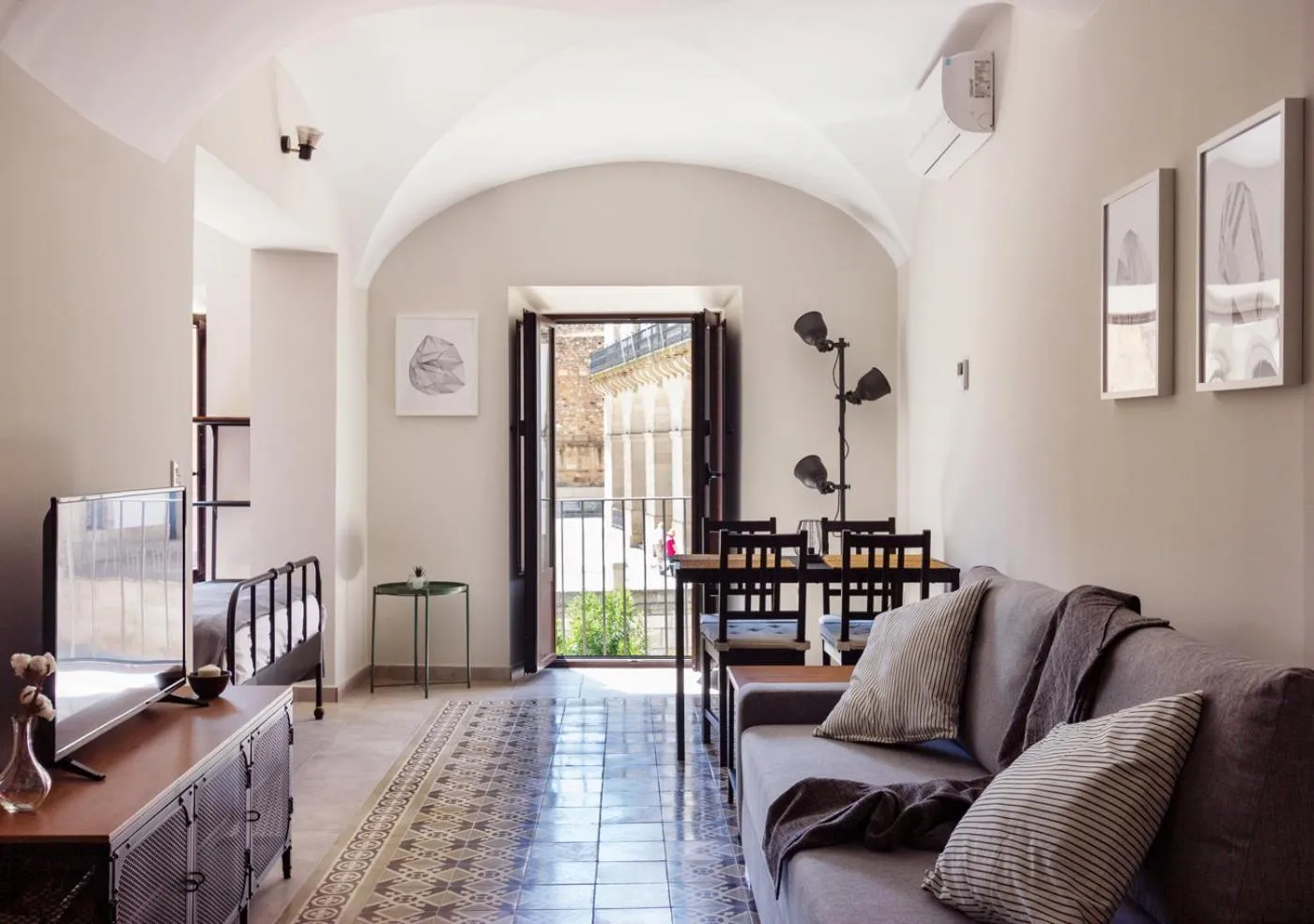 TV and multimedia in Apartamentos Plaza Mayor 35