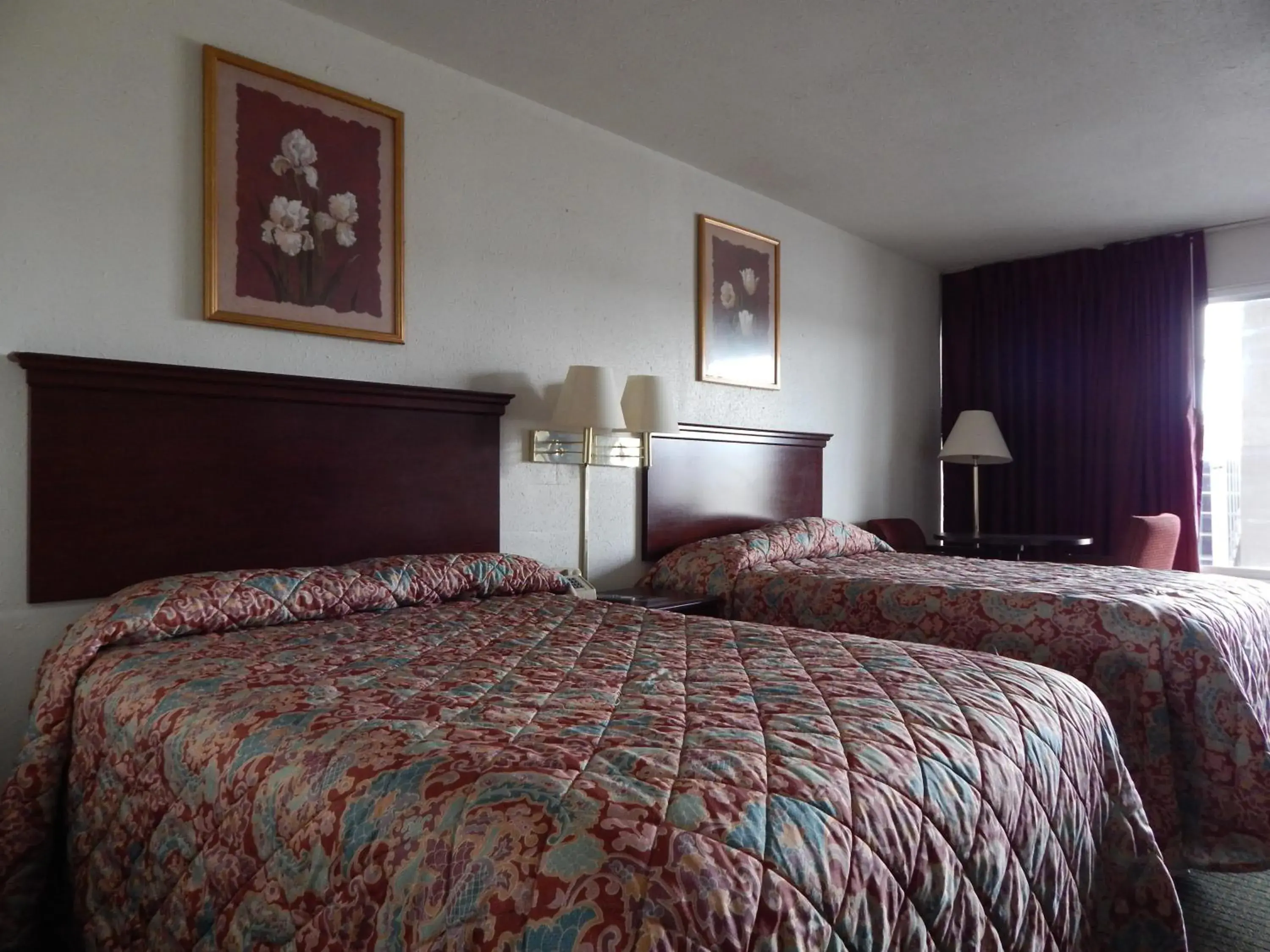 Double Room with Two Double Beds - Smoking in Knights Inn - Plant City Double Room with Two Double Beds - Smoking in Knights Inn - Plant City