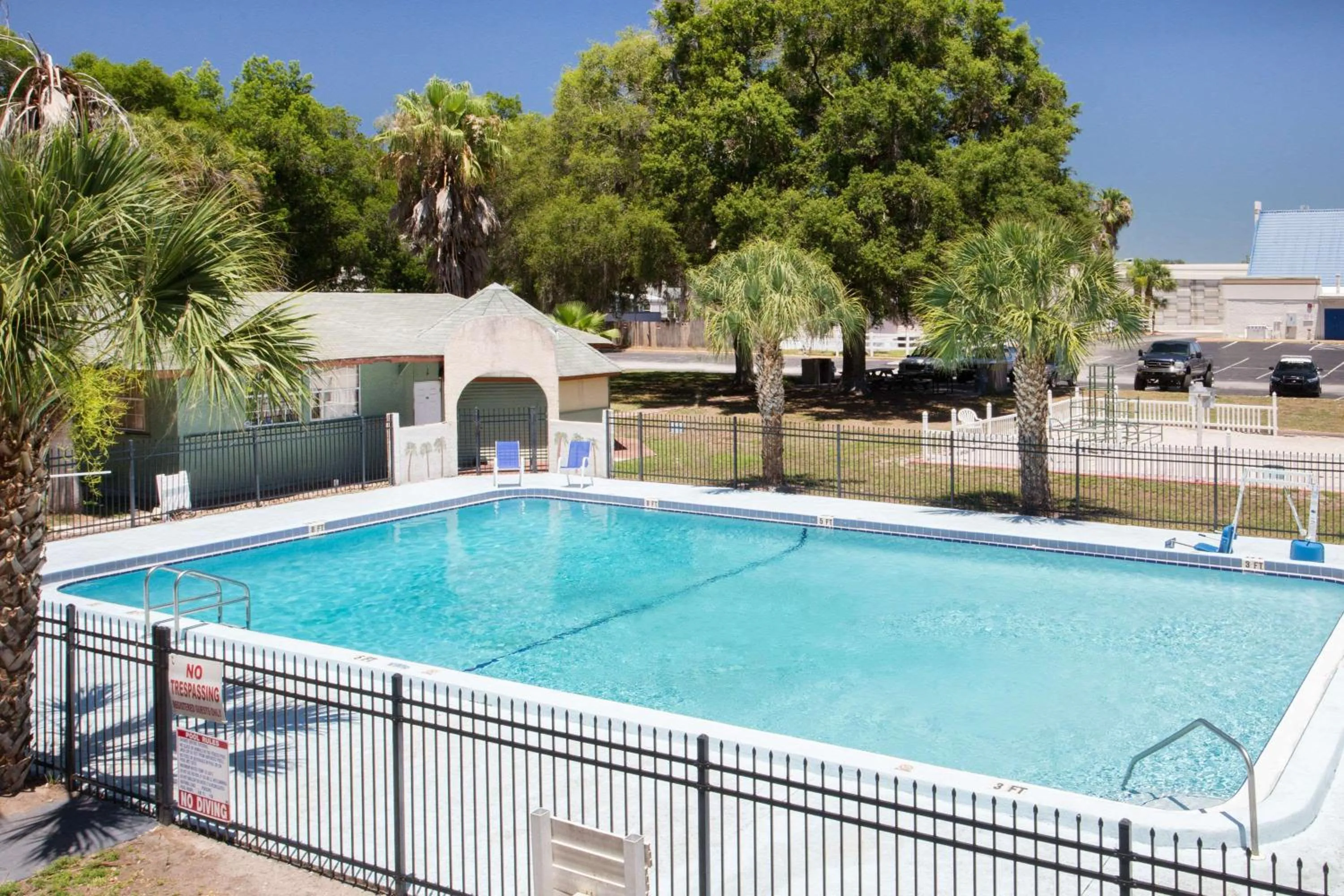 On site in Knights Inn - Plant City