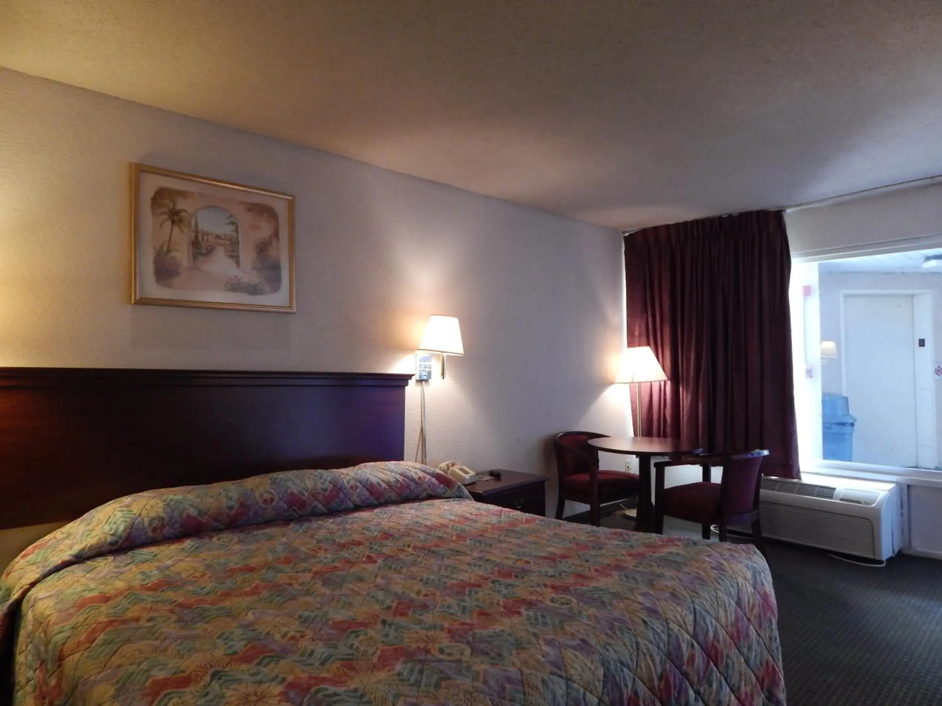 King Room - Non-Smoking in Knights Inn - Plant City King Room - Non-Smoking in Knights Inn - Plant City