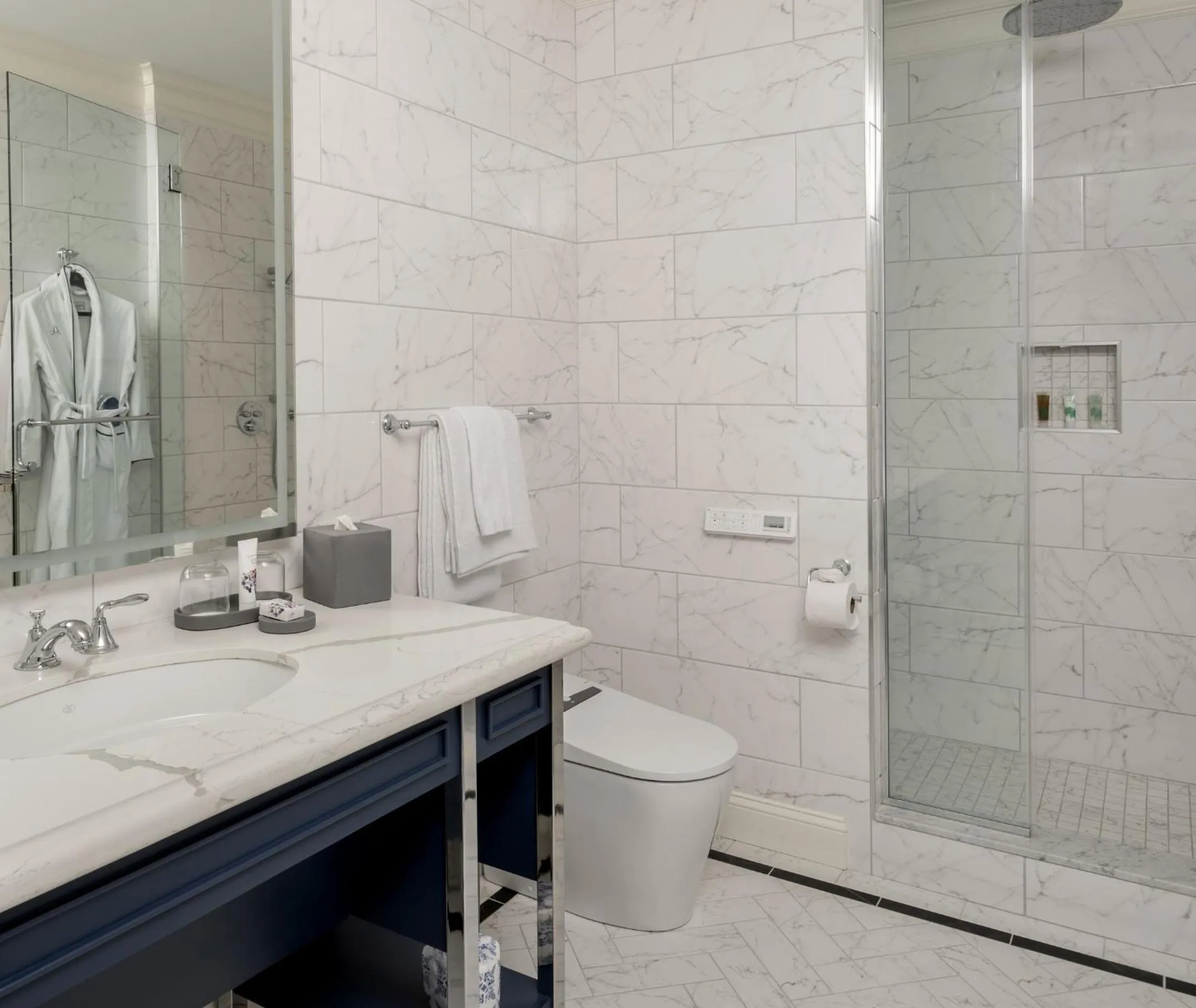 Shower in The Adelphi Hotel