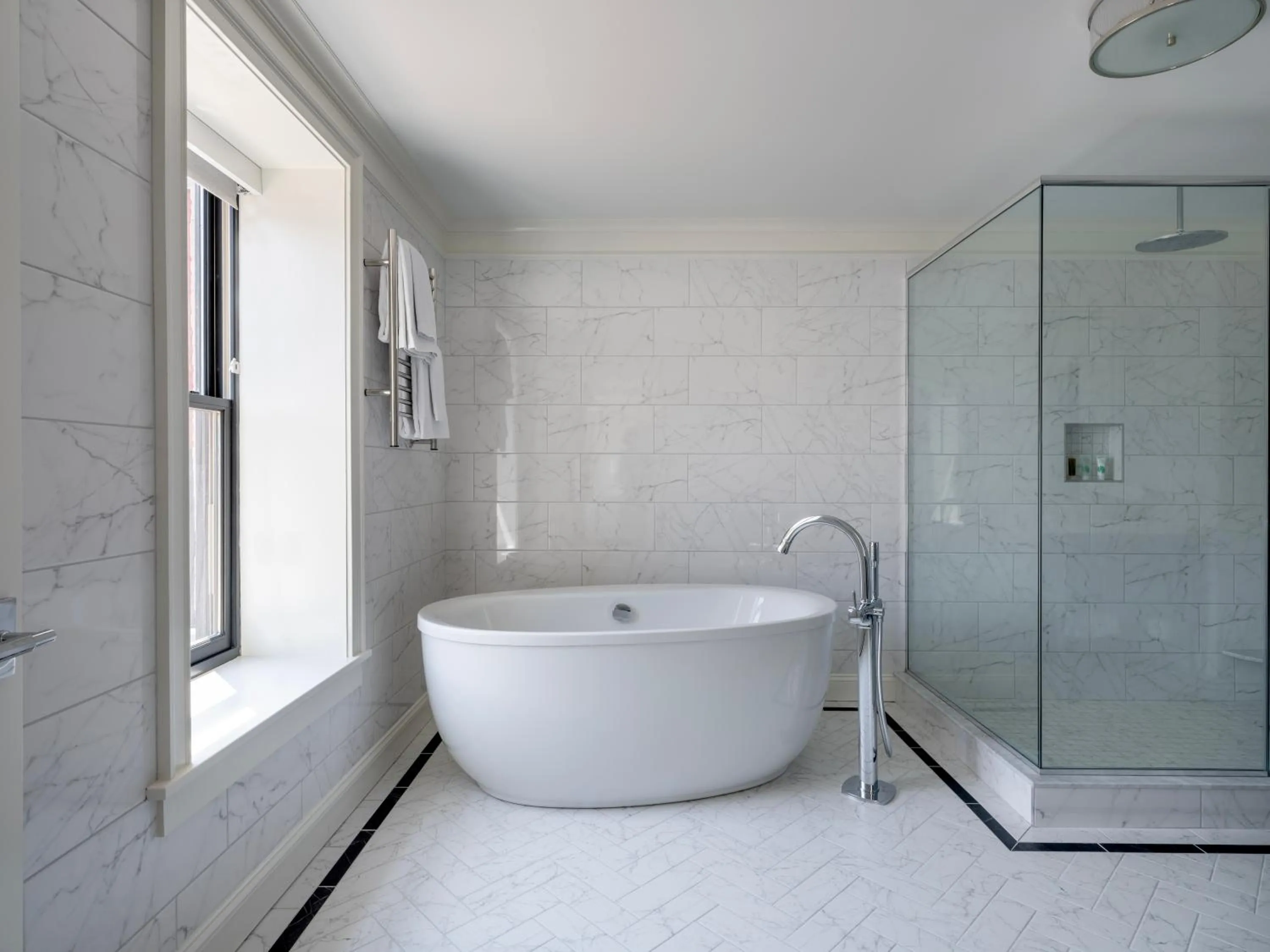 Shower in The Adelphi Hotel