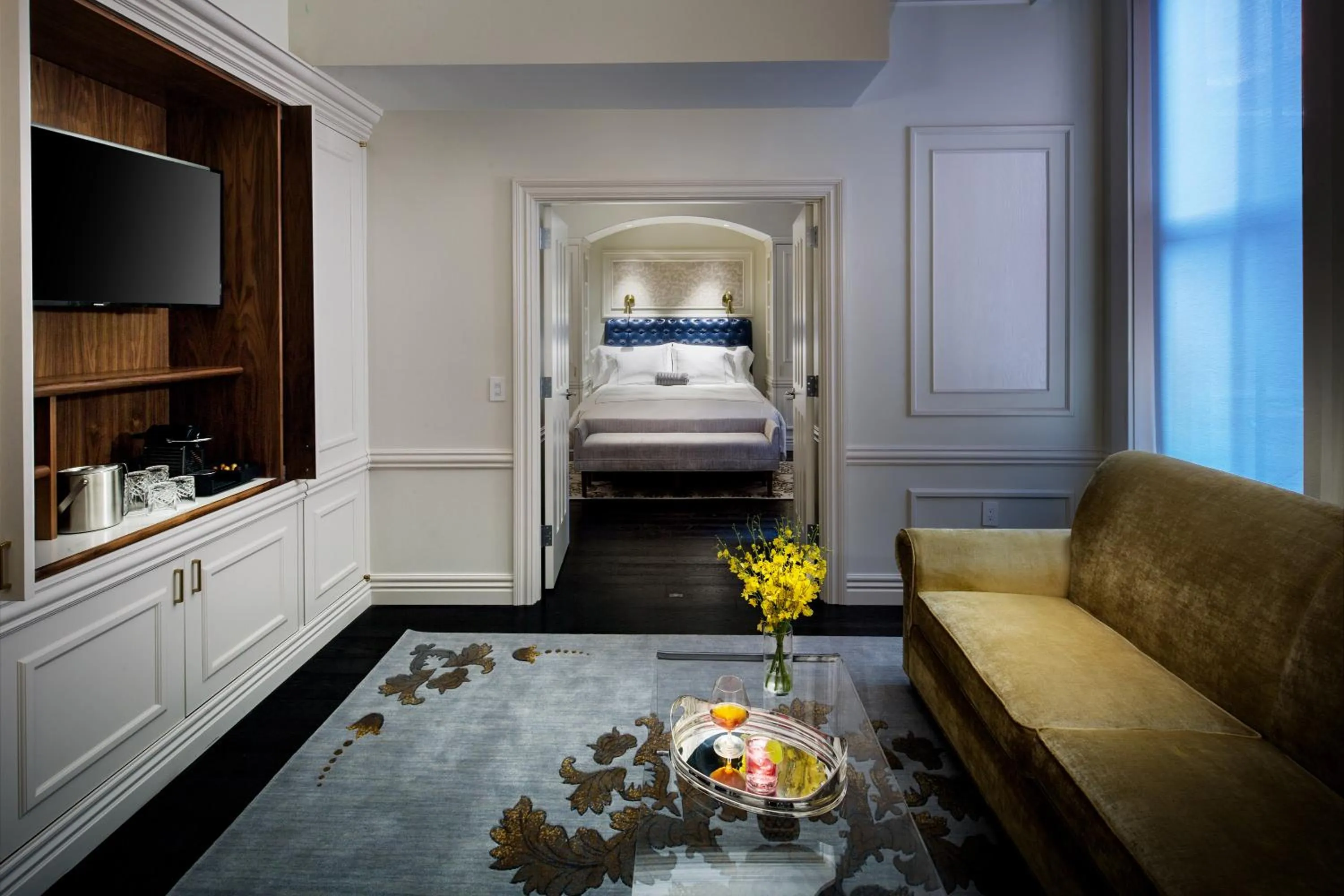 Living room, Bed in The Adelphi Hotel