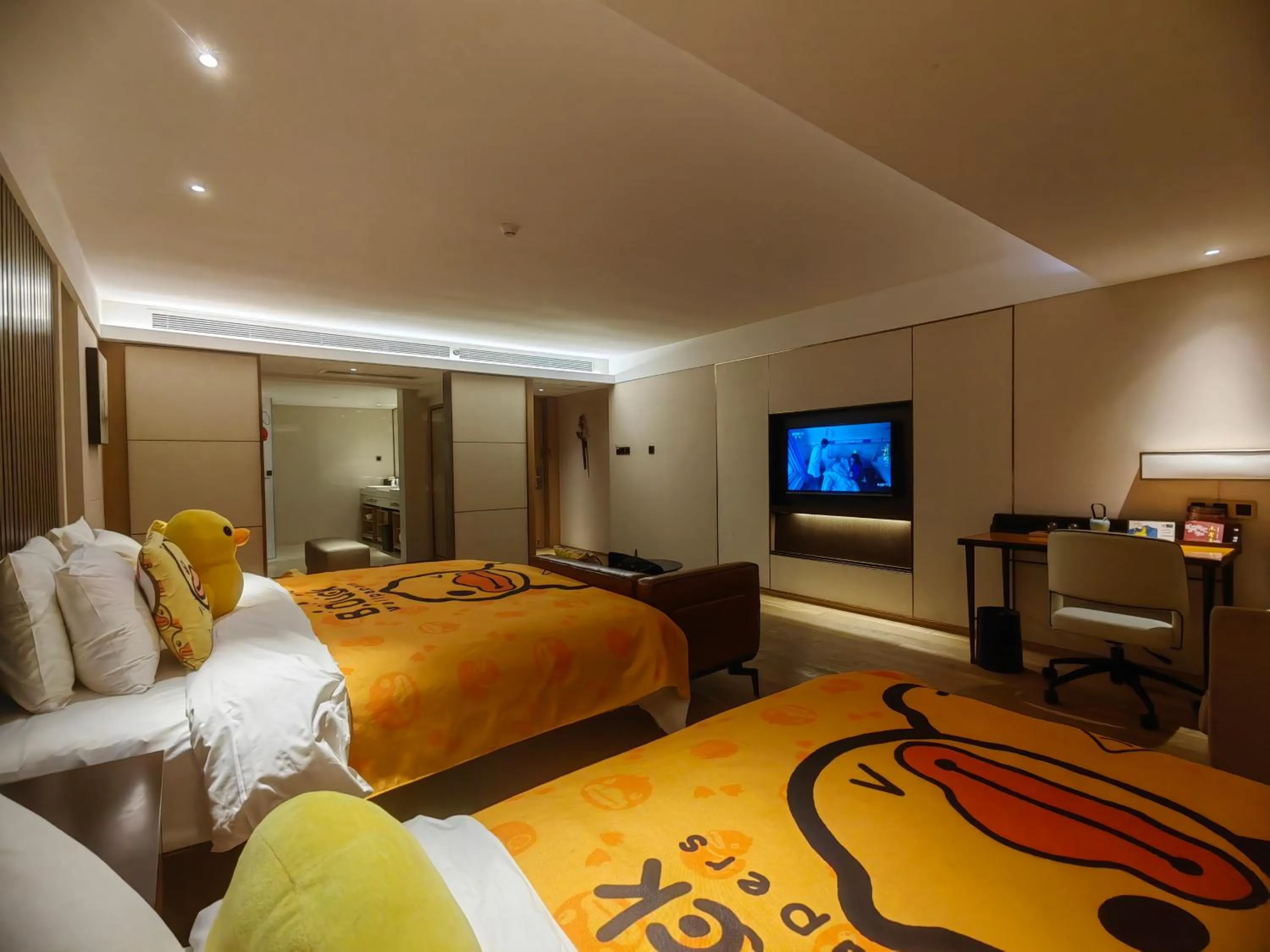 room service, Bed in Xi'an Bell Tower Atour S Wu Hotel