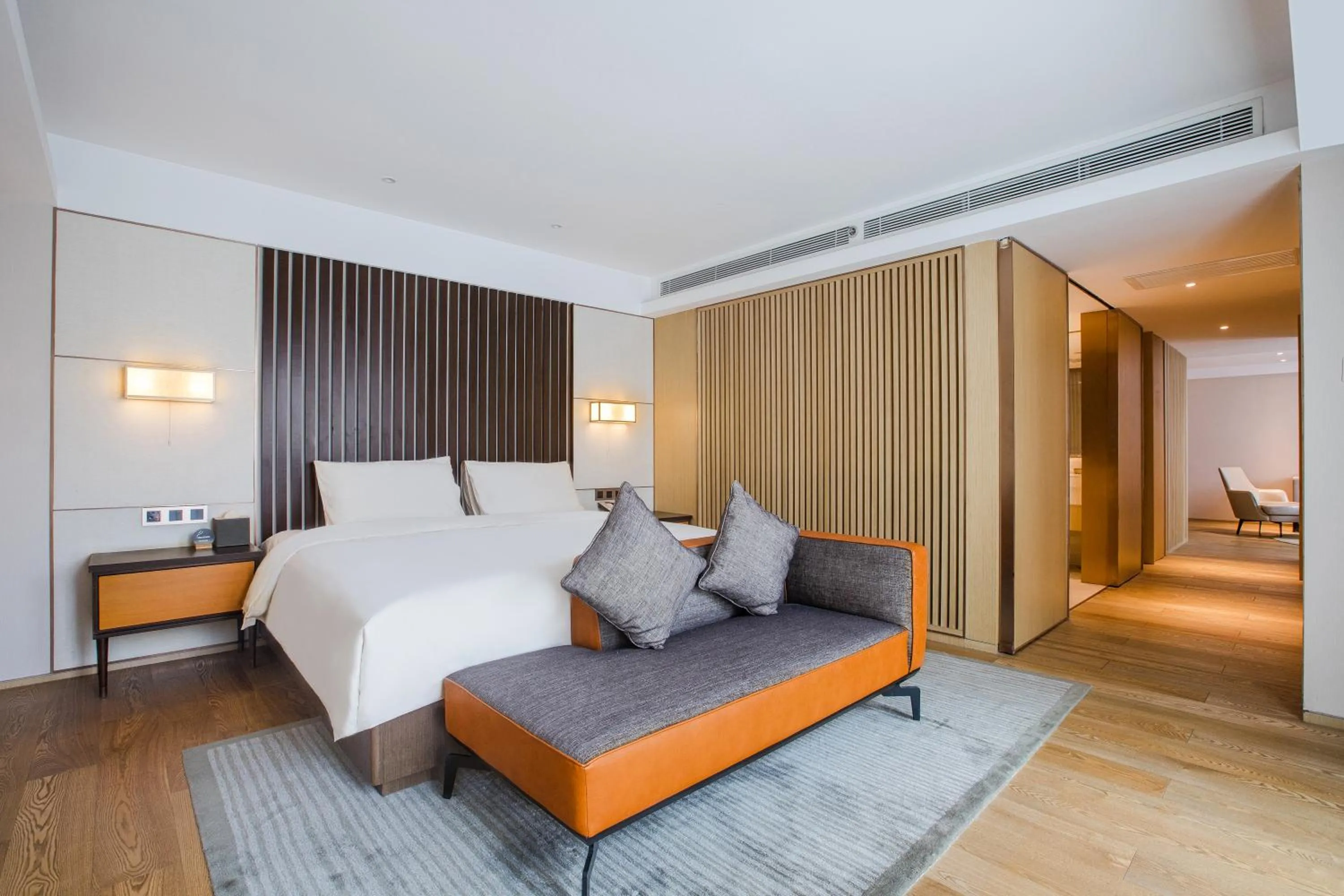 Photo of the whole room, Bed in Xi'an Bell Tower Atour S Wu Hotel