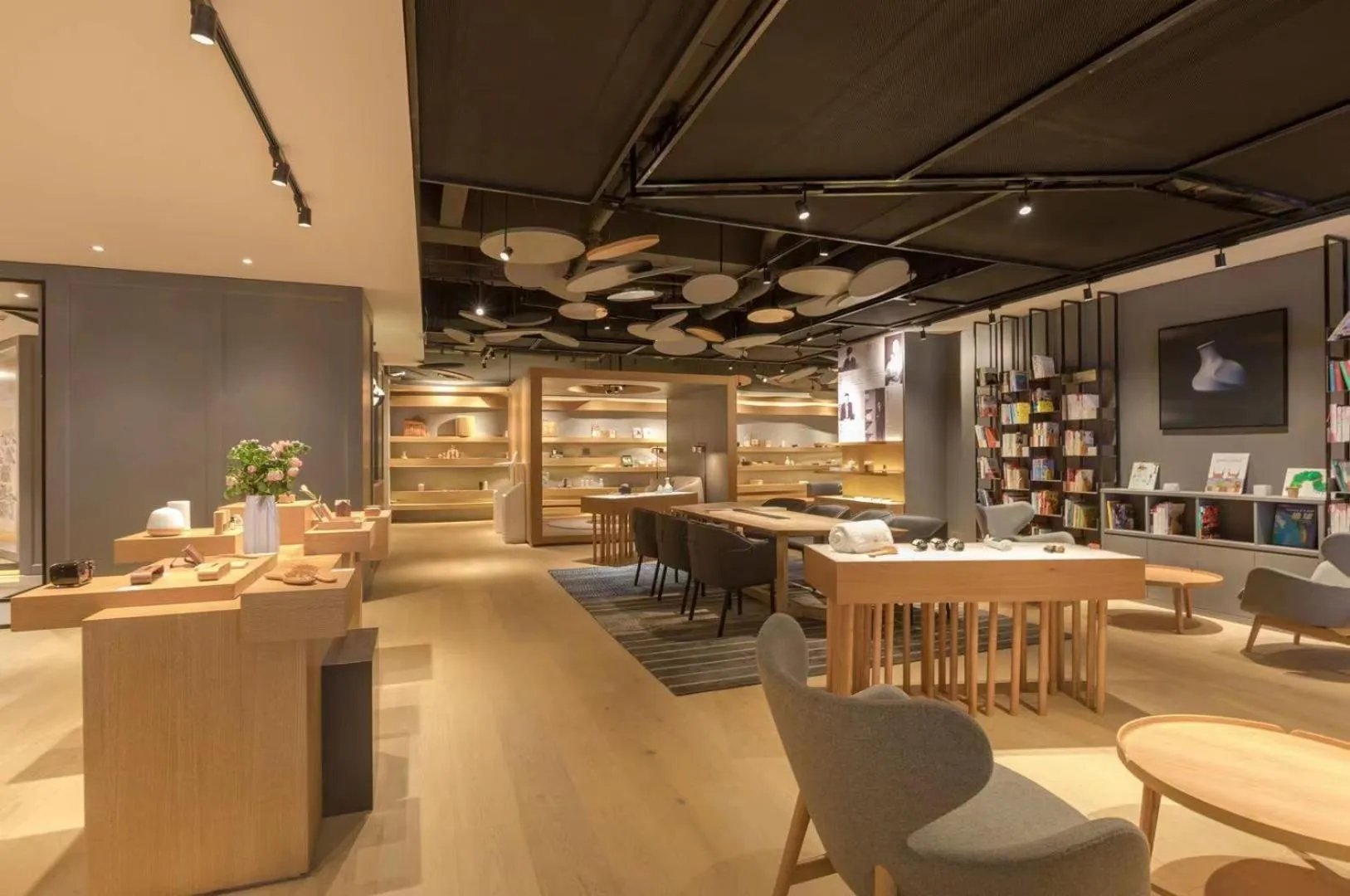 Seating area in Xi'an Bell Tower Atour S Wu Hotel