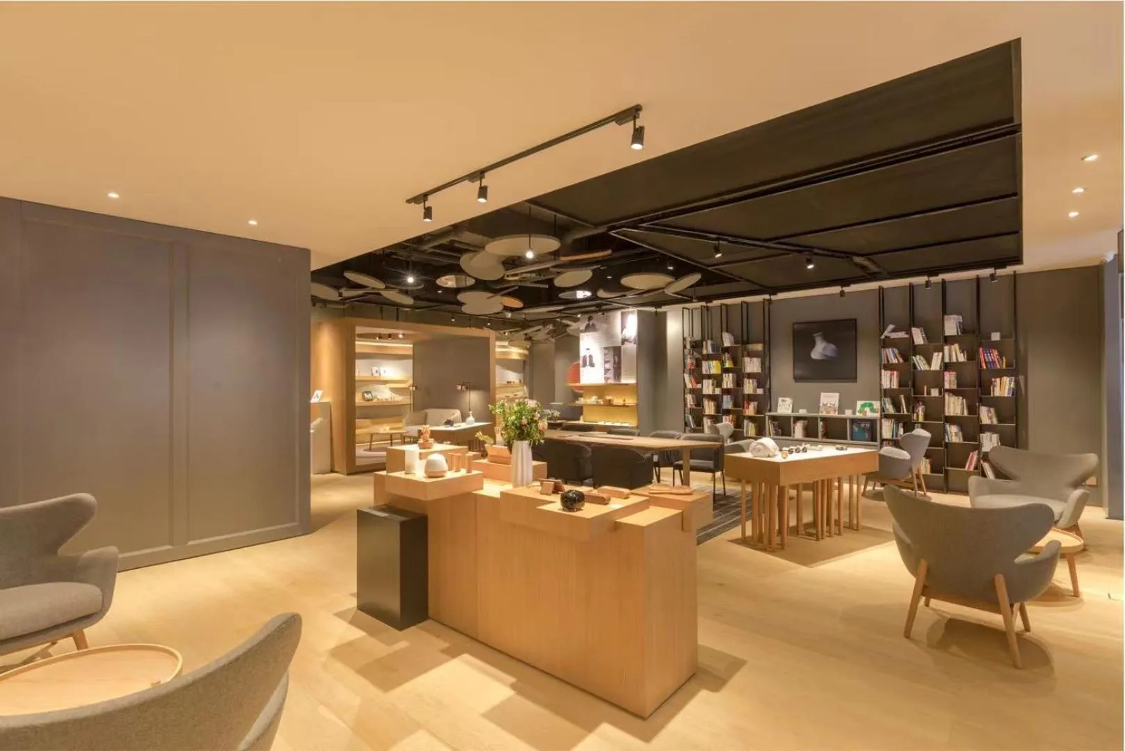 Seating area in Xi'an Bell Tower Atour S Wu Hotel