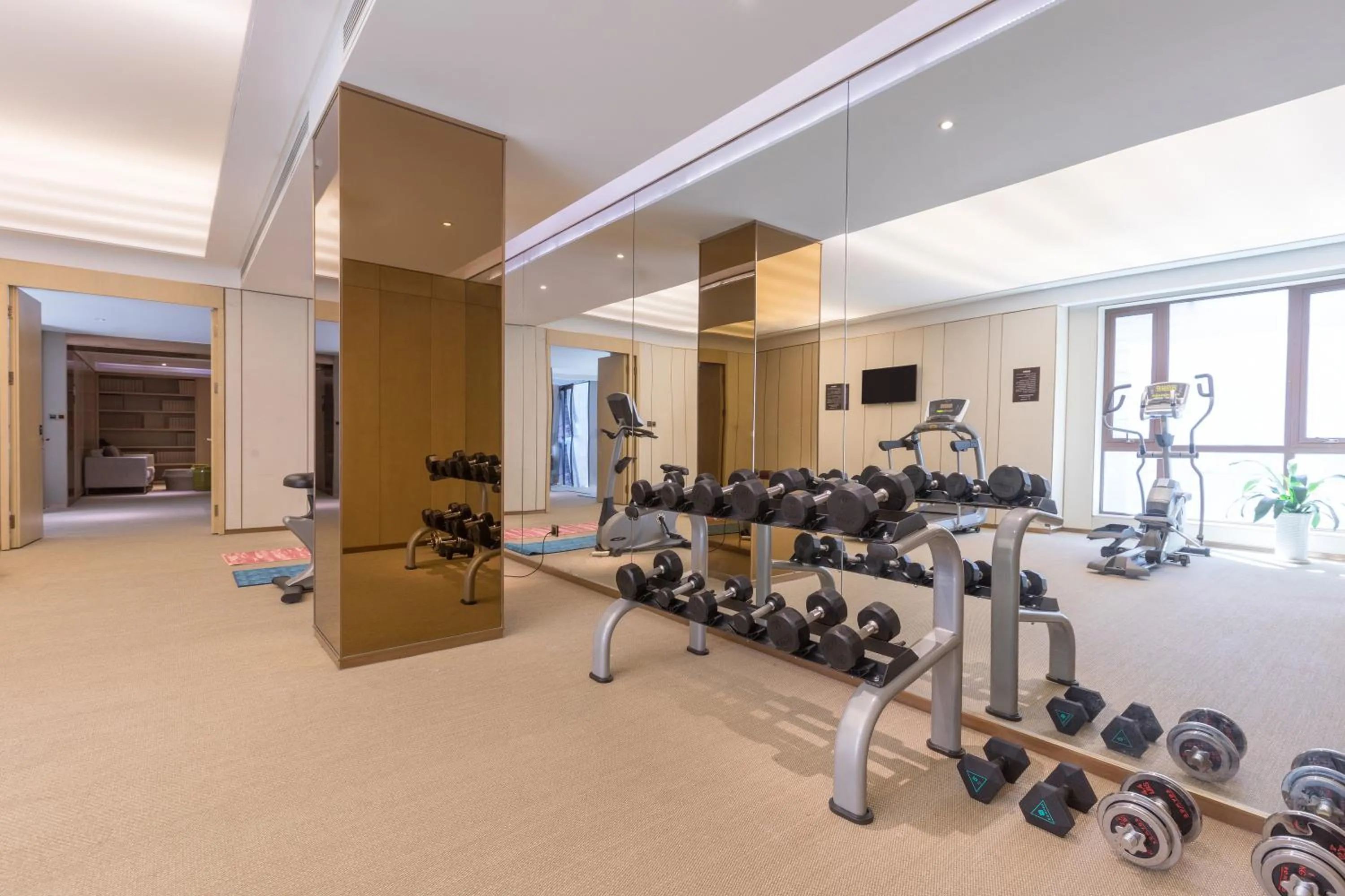 Fitness centre/facilities in Xi'an Bell Tower Atour S Wu Hotel