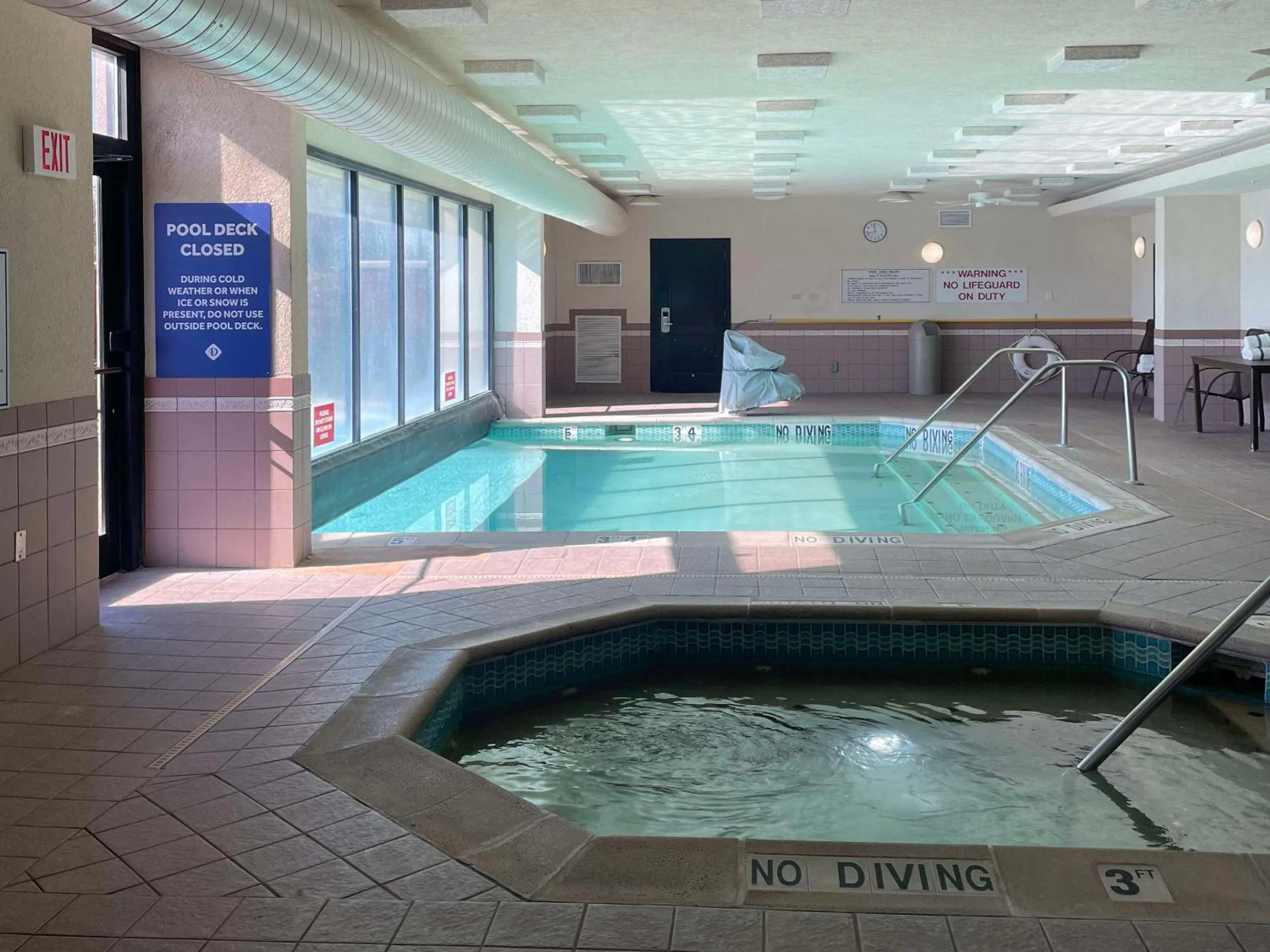 Swimming pool in Prado Hotel by Choice Hotels