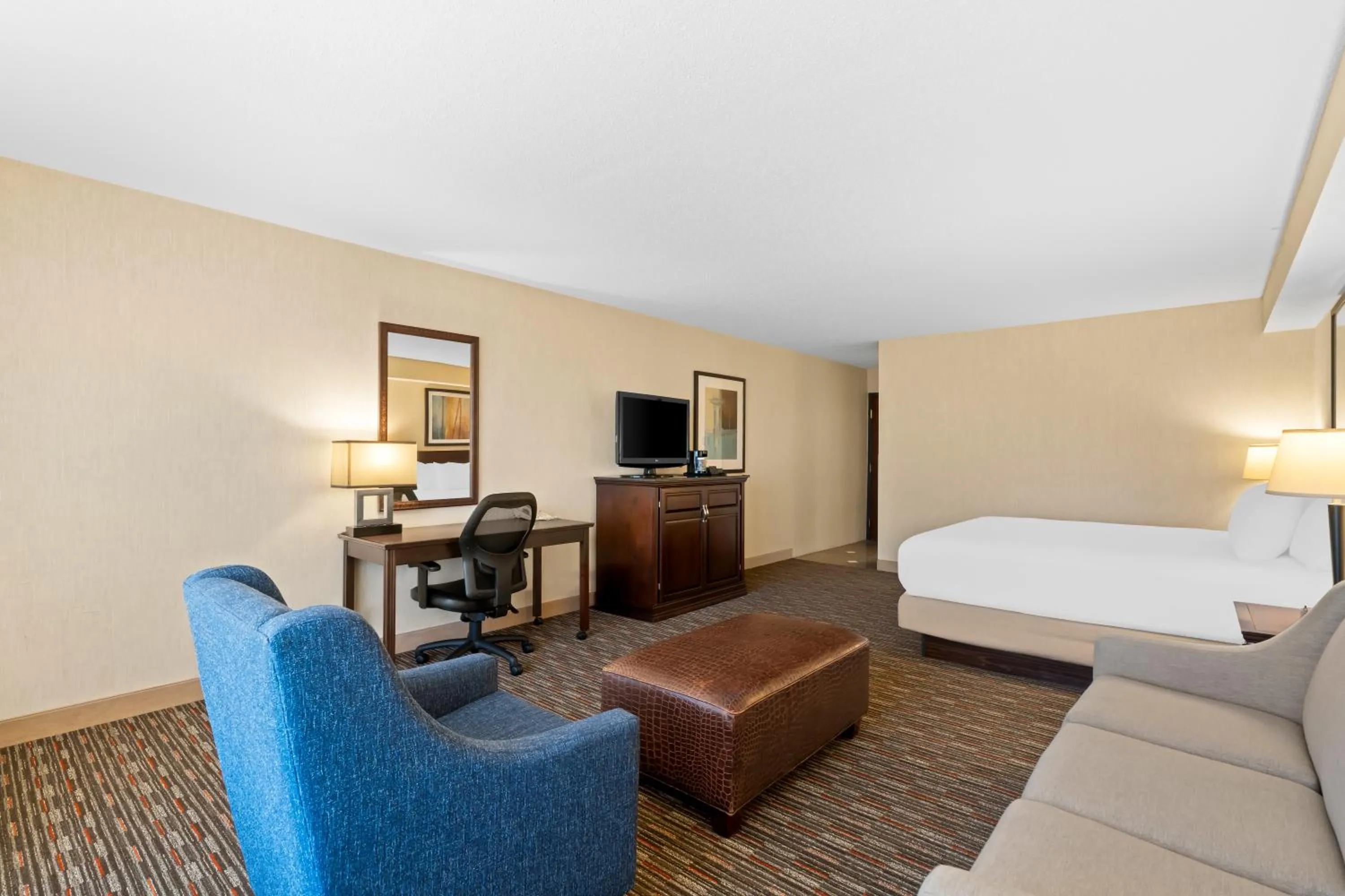 Bed in Prado Hotel by Choice Hotels