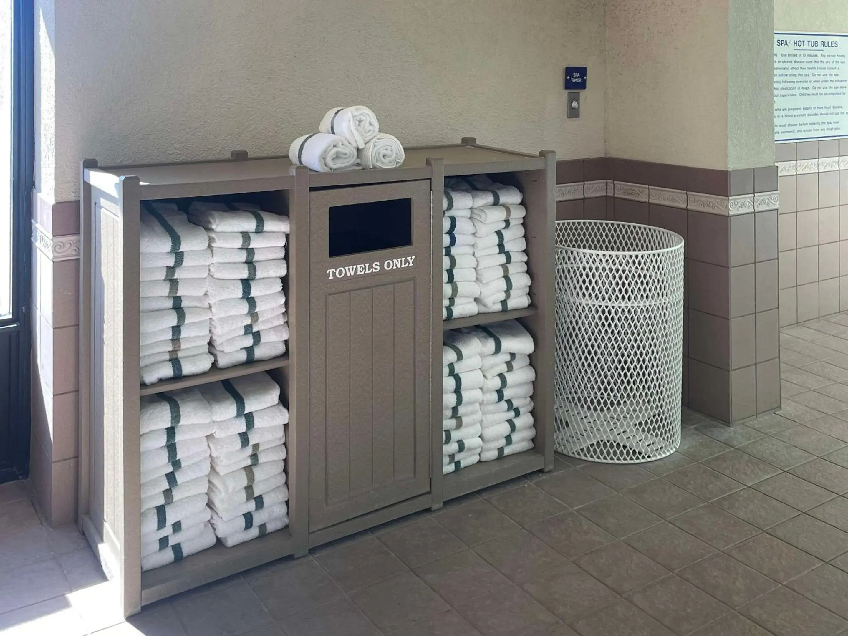 Swimming pool in Prado Hotel by Choice Hotels Swimming pool in Prado Hotel by Choice Hotels