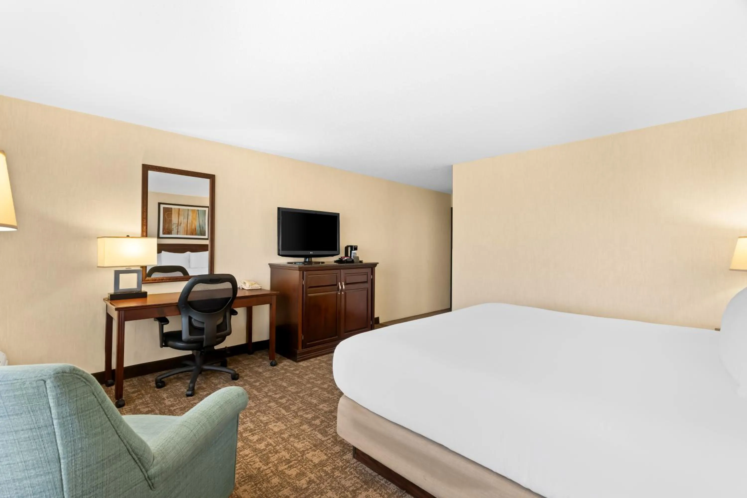 Bed in Prado Hotel by Choice Hotels