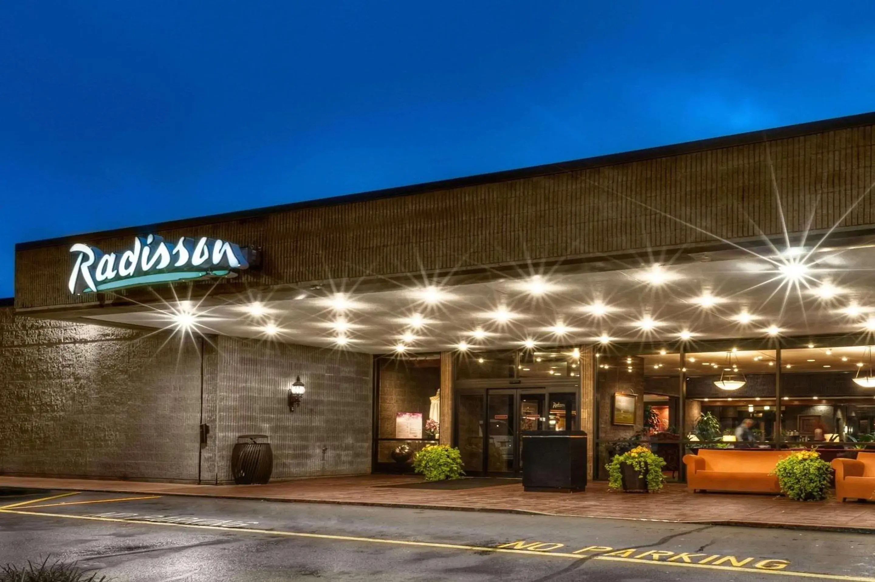 Property building in Radisson Hotel Corning Property building in Radisson Hotel Corning