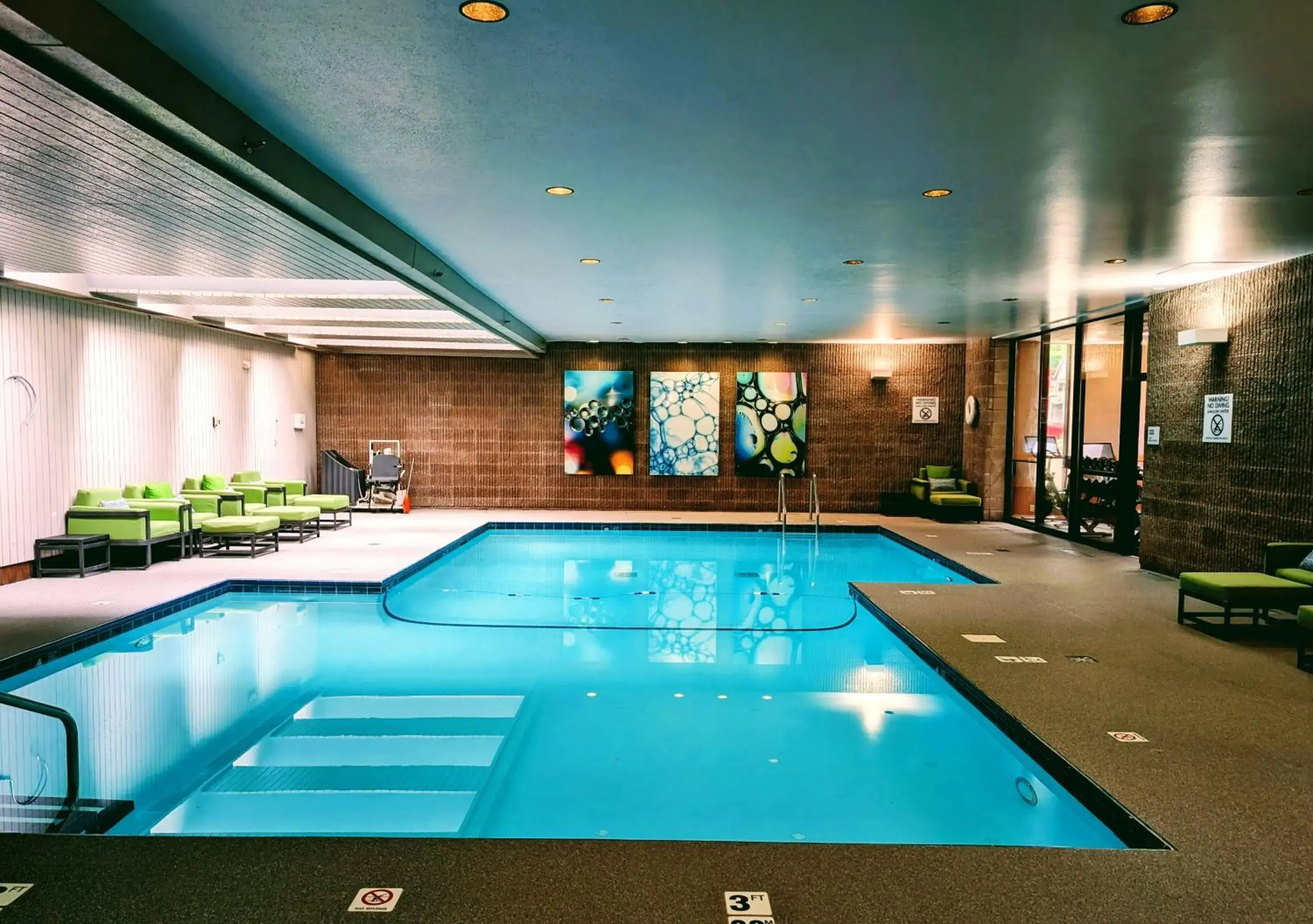Swimming pool in Radisson Hotel Corning Swimming pool in Radisson Hotel Corning