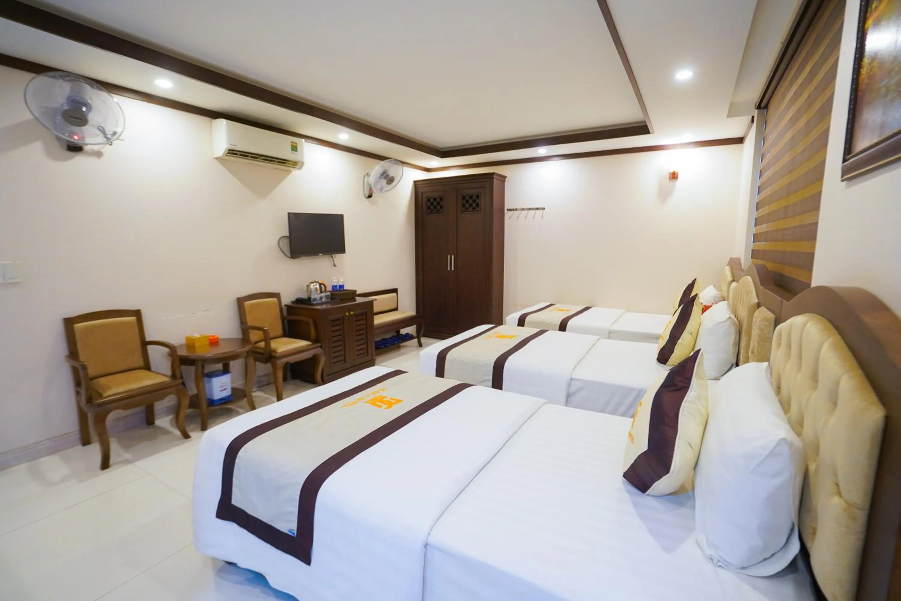 Bedroom in Osaka Ha Long Hotel