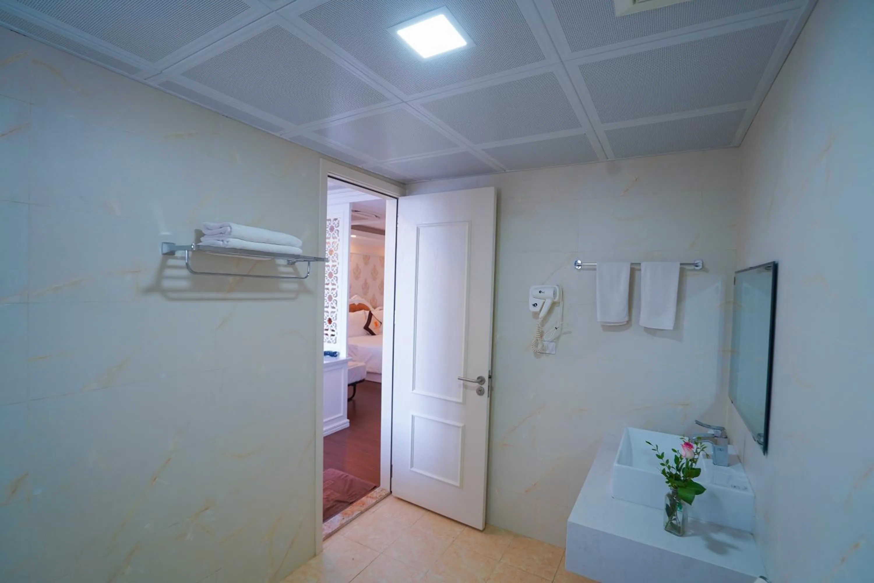 Bedroom in Osaka Ha Long Hotel