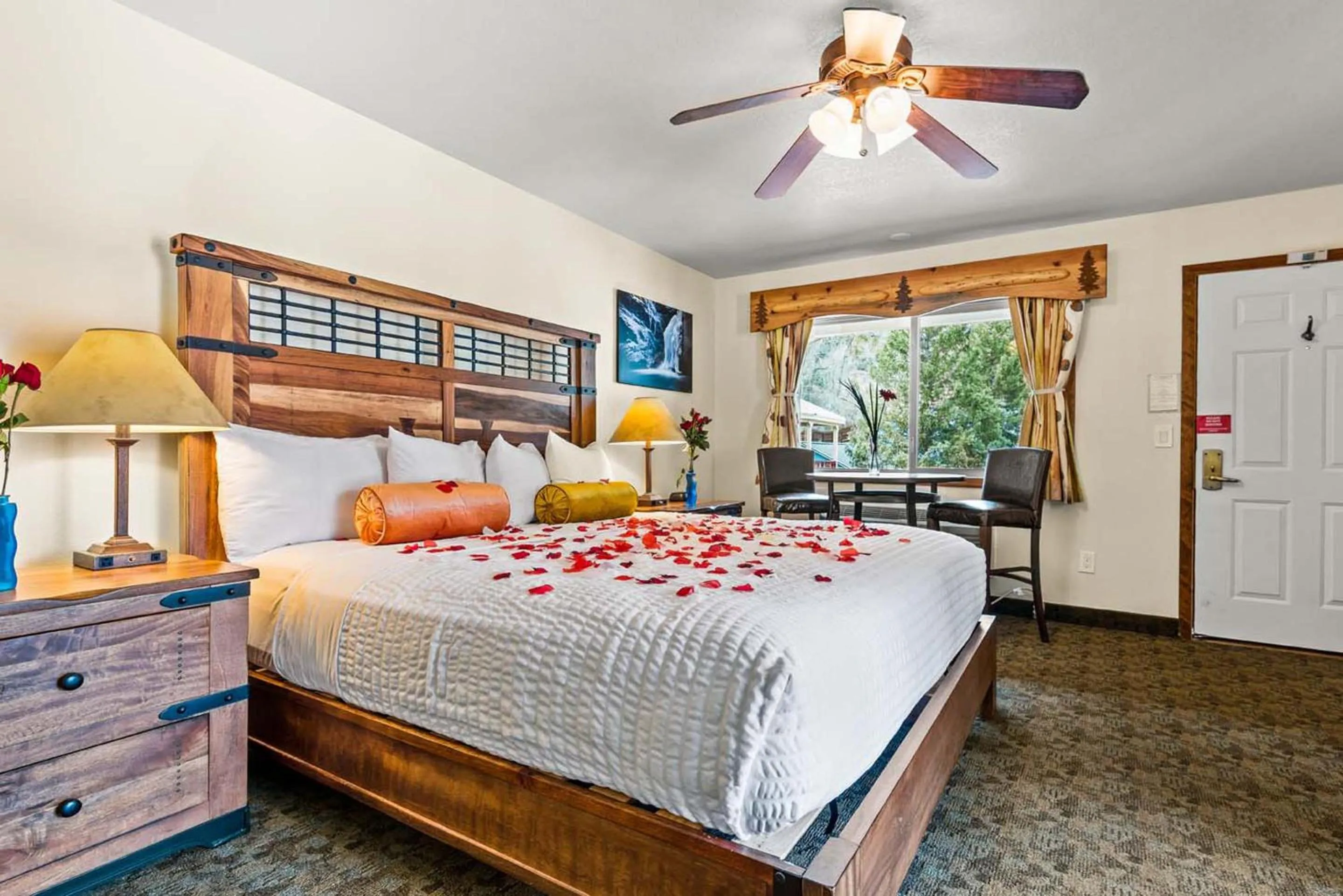 Bedroom, Bed in Box Canyon Lodge and Hot Springs