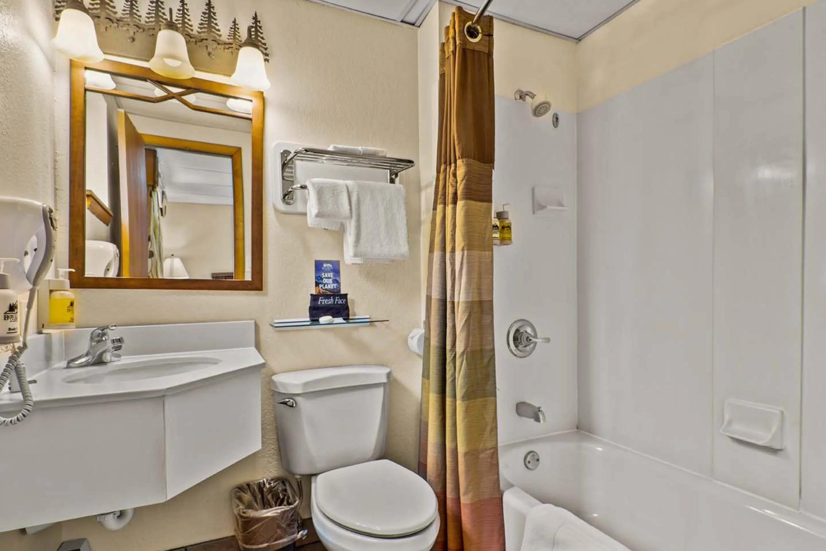 Bathroom in Box Canyon Lodge and Hot Springs