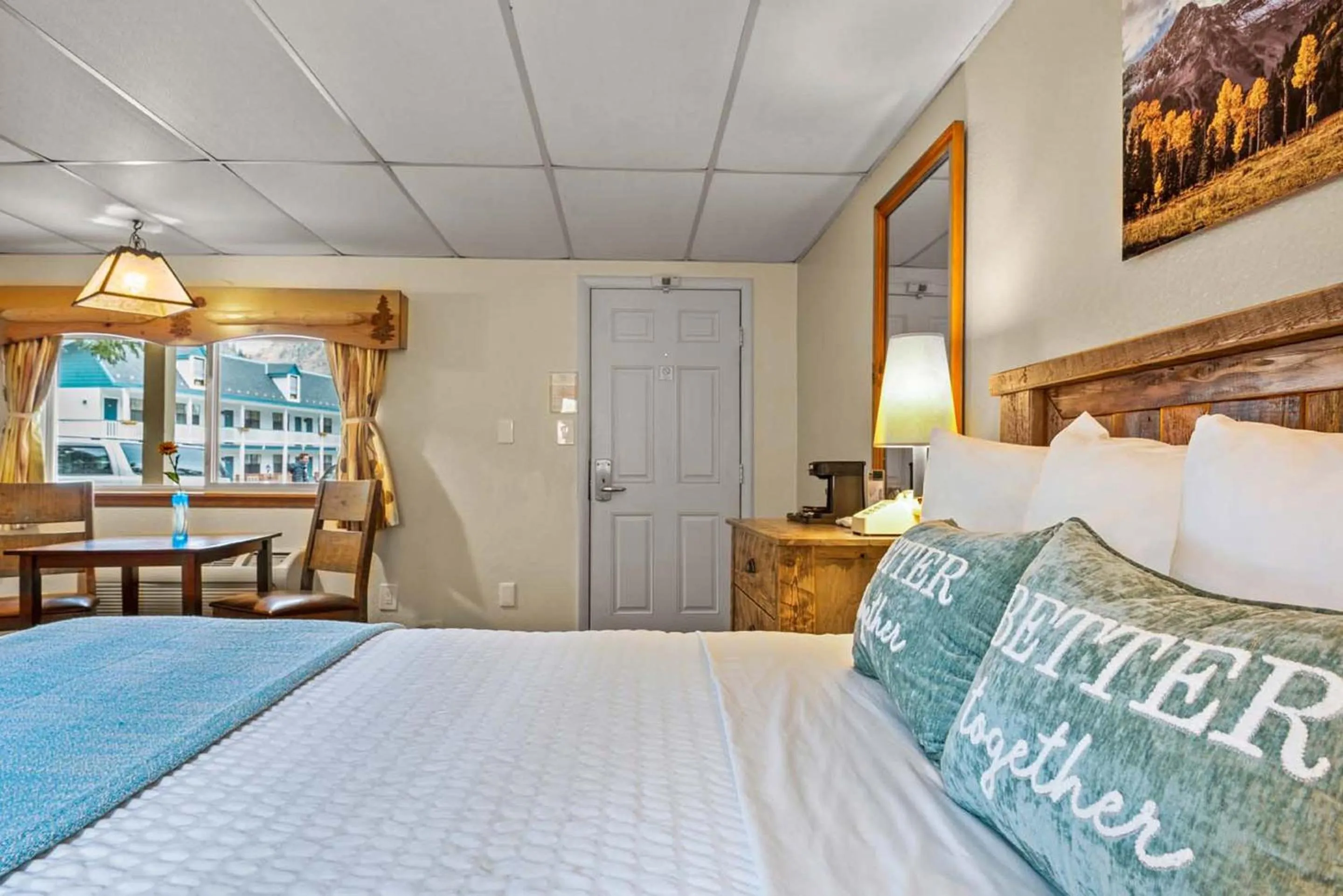 Bedroom, Bed in Box Canyon Lodge and Hot Springs