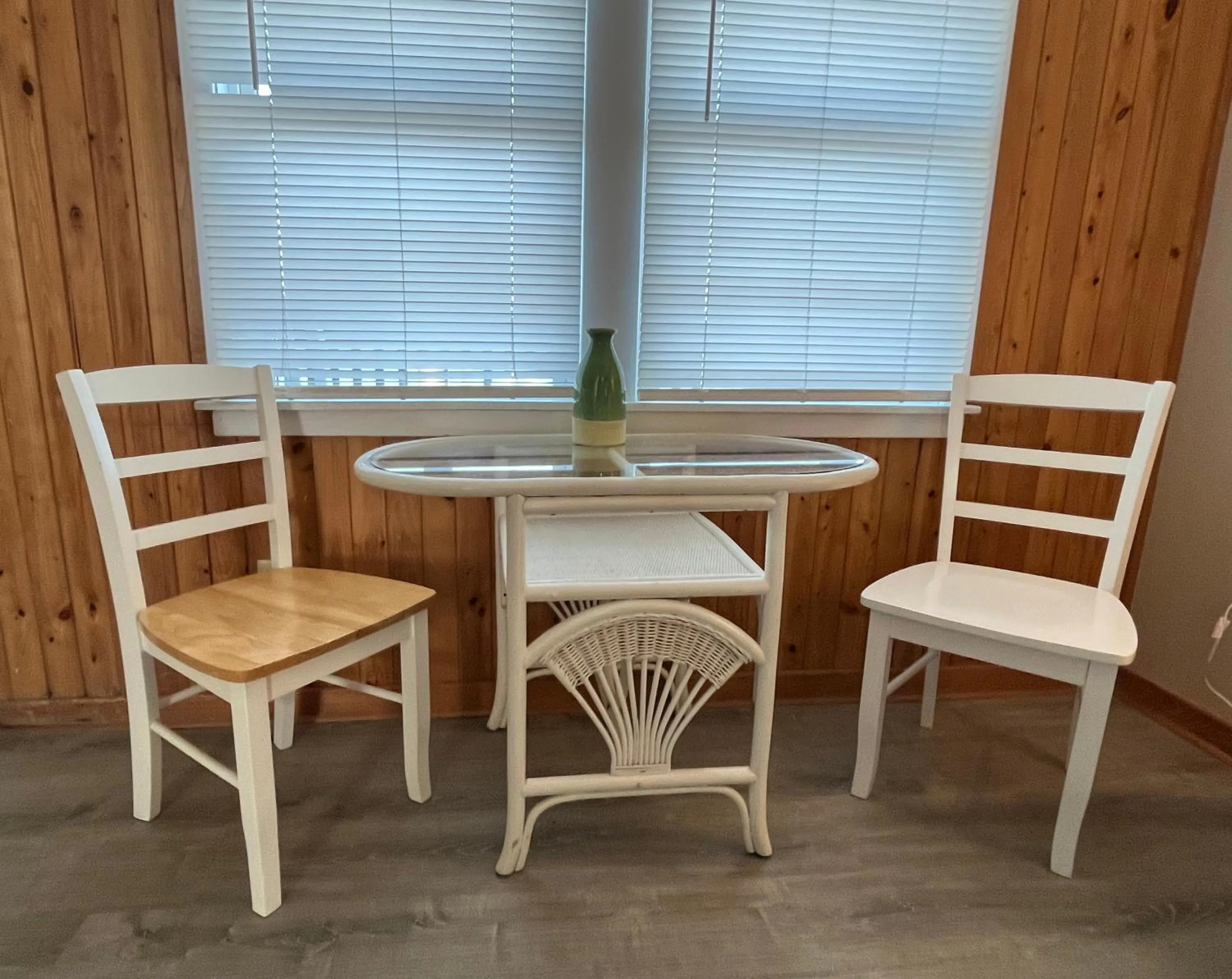 Dining area in Cape Hatteras Motel