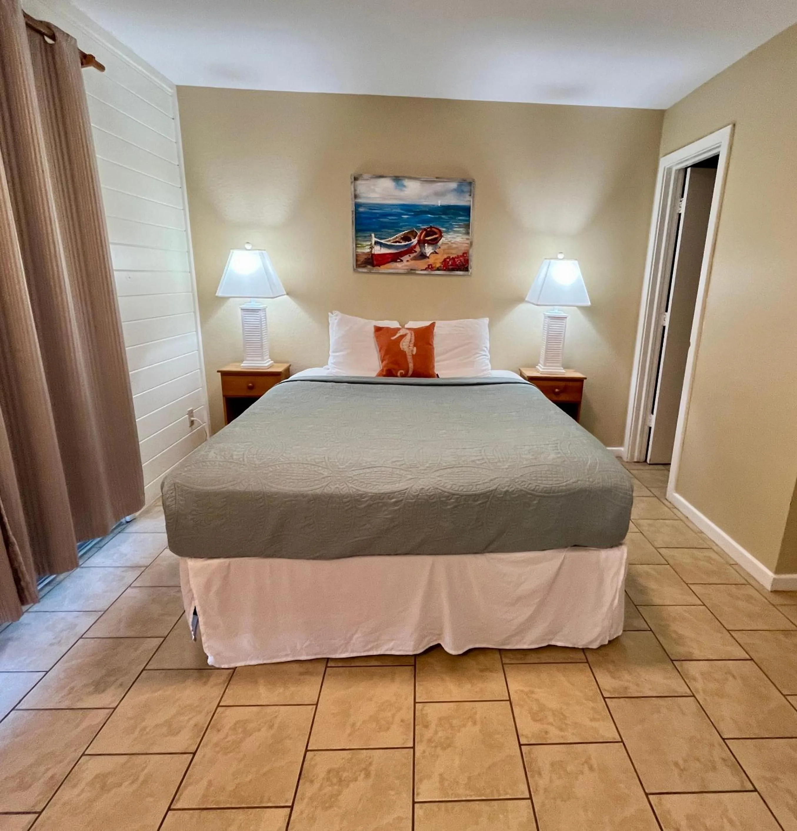 Bedroom, Bed in Cape Hatteras Motel