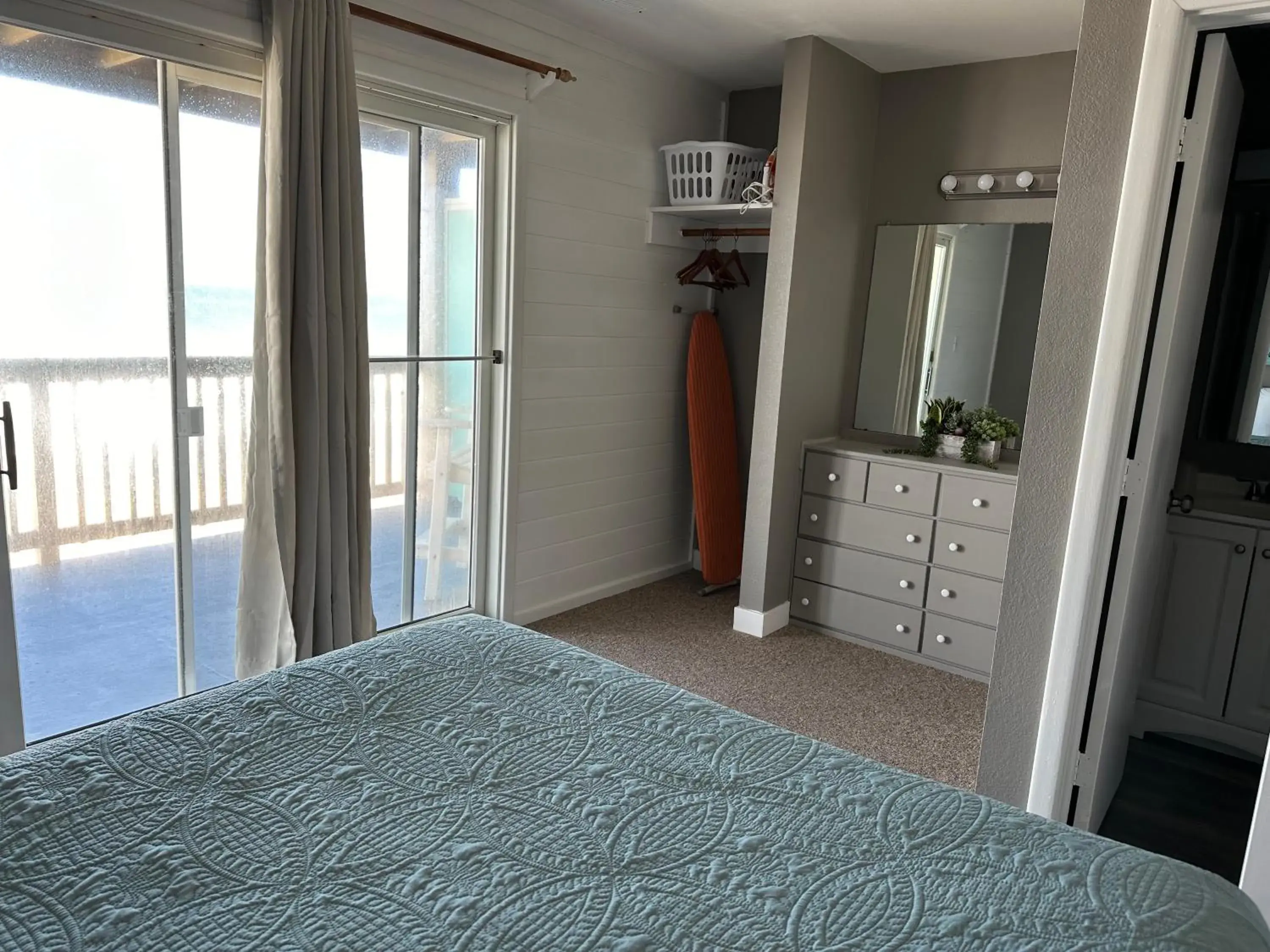 Bedroom, Bed in Cape Hatteras Motel Bedroom, Bed in Cape Hatteras Motel