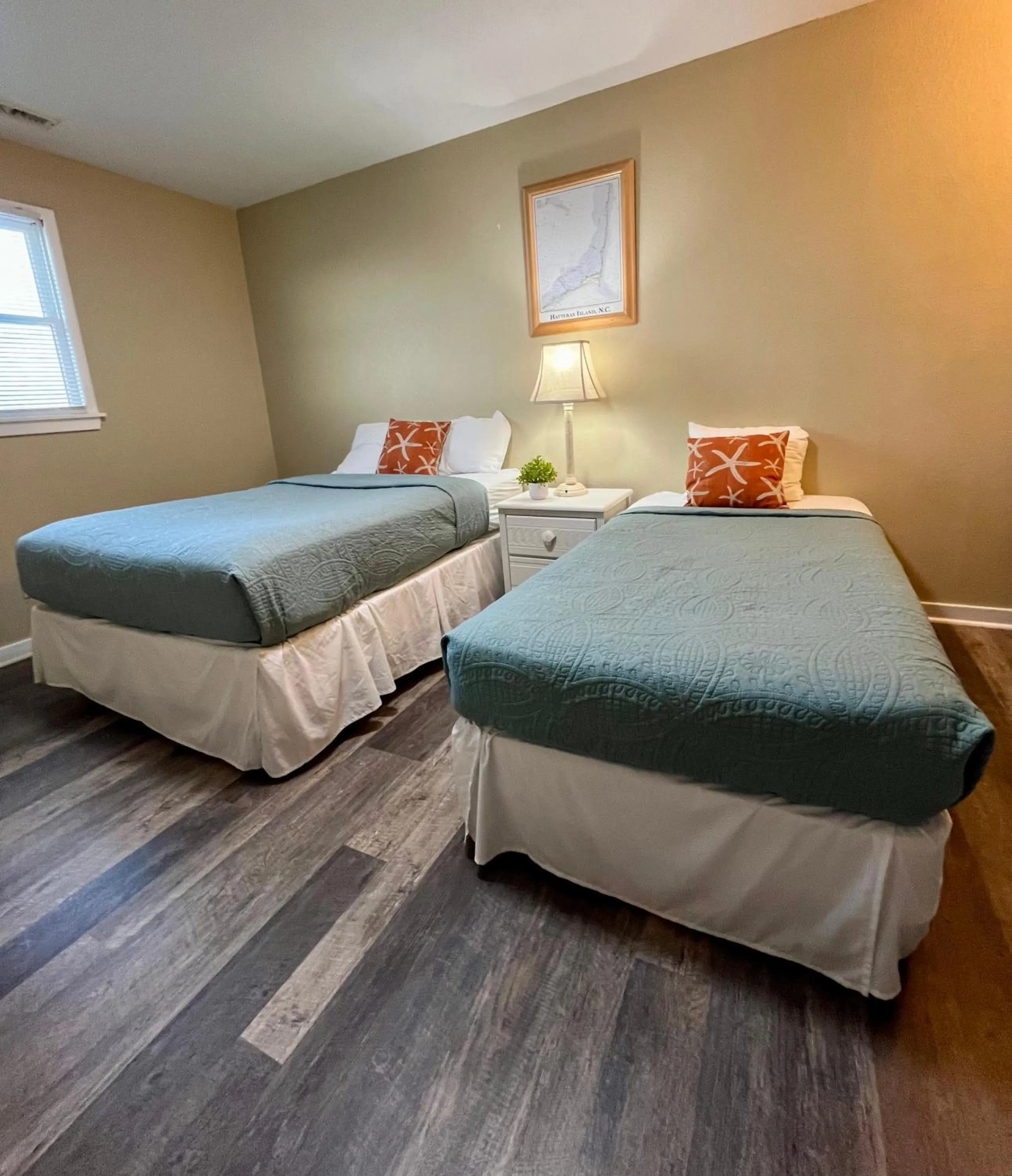 Bedroom, Bed in Cape Hatteras Motel