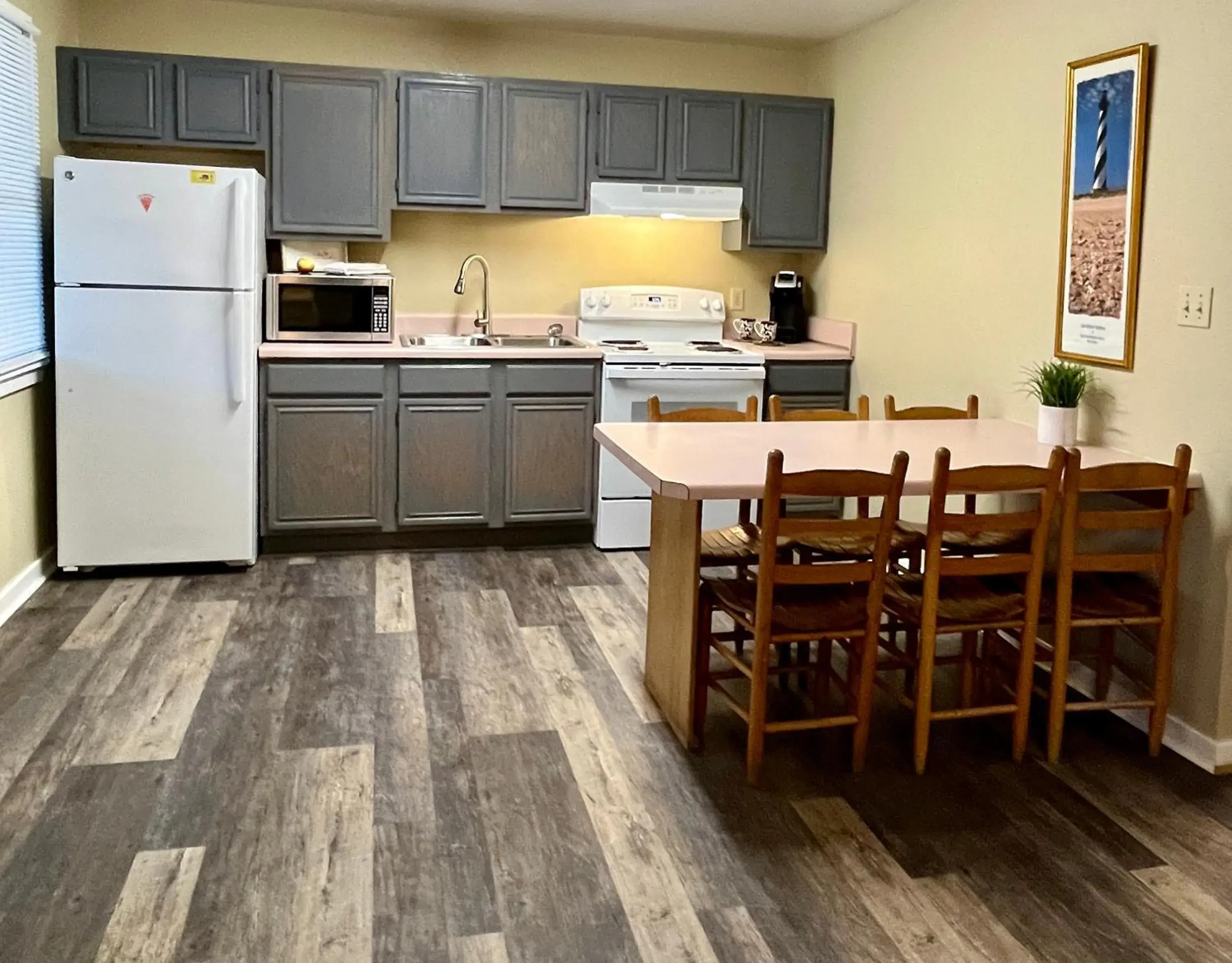 Kitchen or kitchenette in Cape Hatteras Motel Kitchen or kitchenette in Cape Hatteras Motel