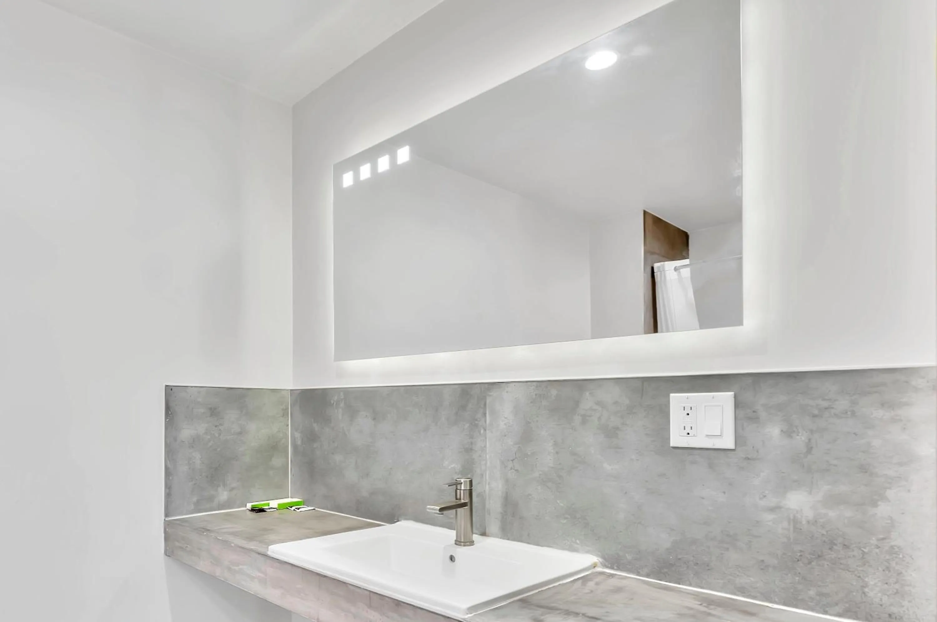 Exclusivo Inn and Suites