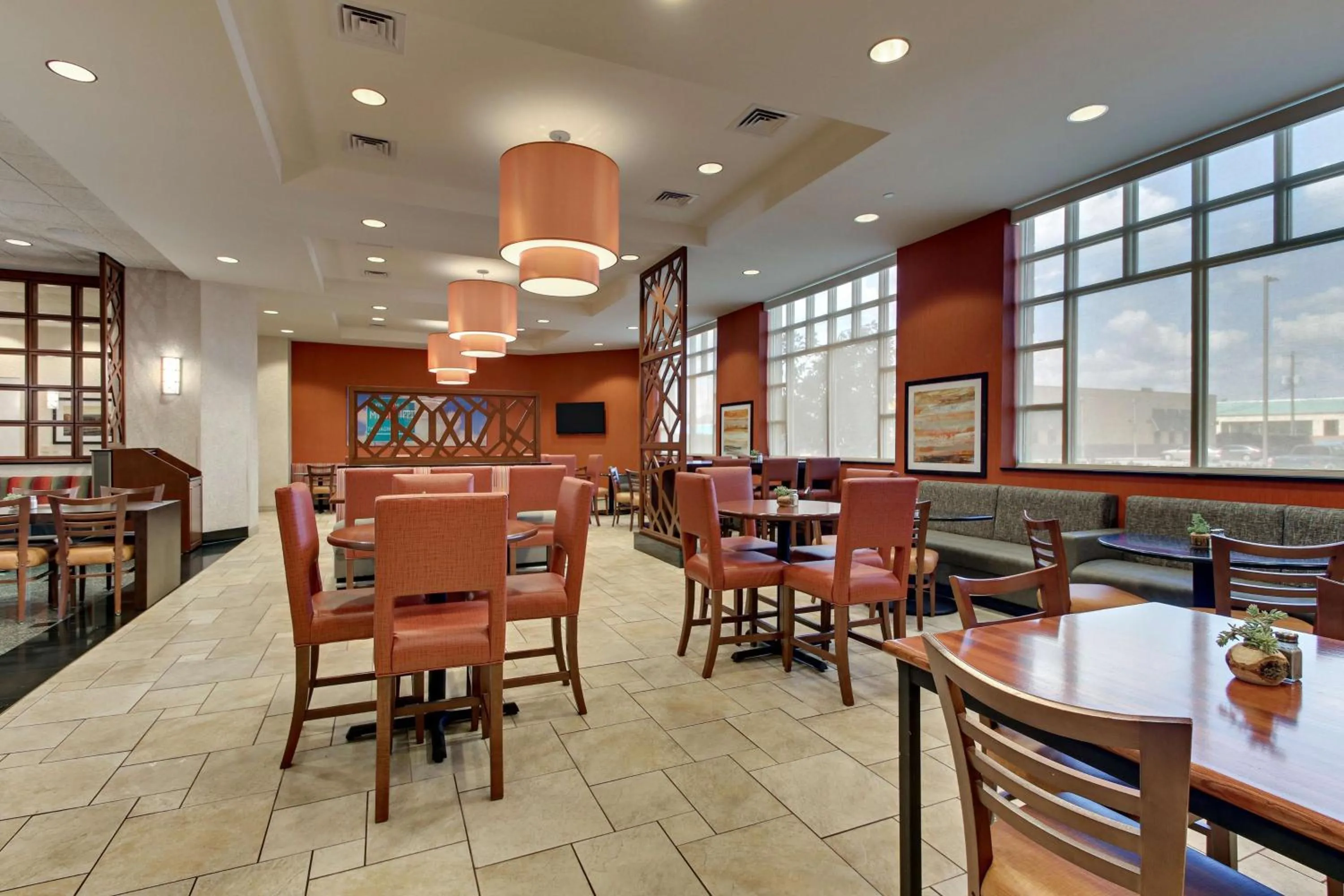 Restaurant/places to eat in Drury Inn & Suites Meridian